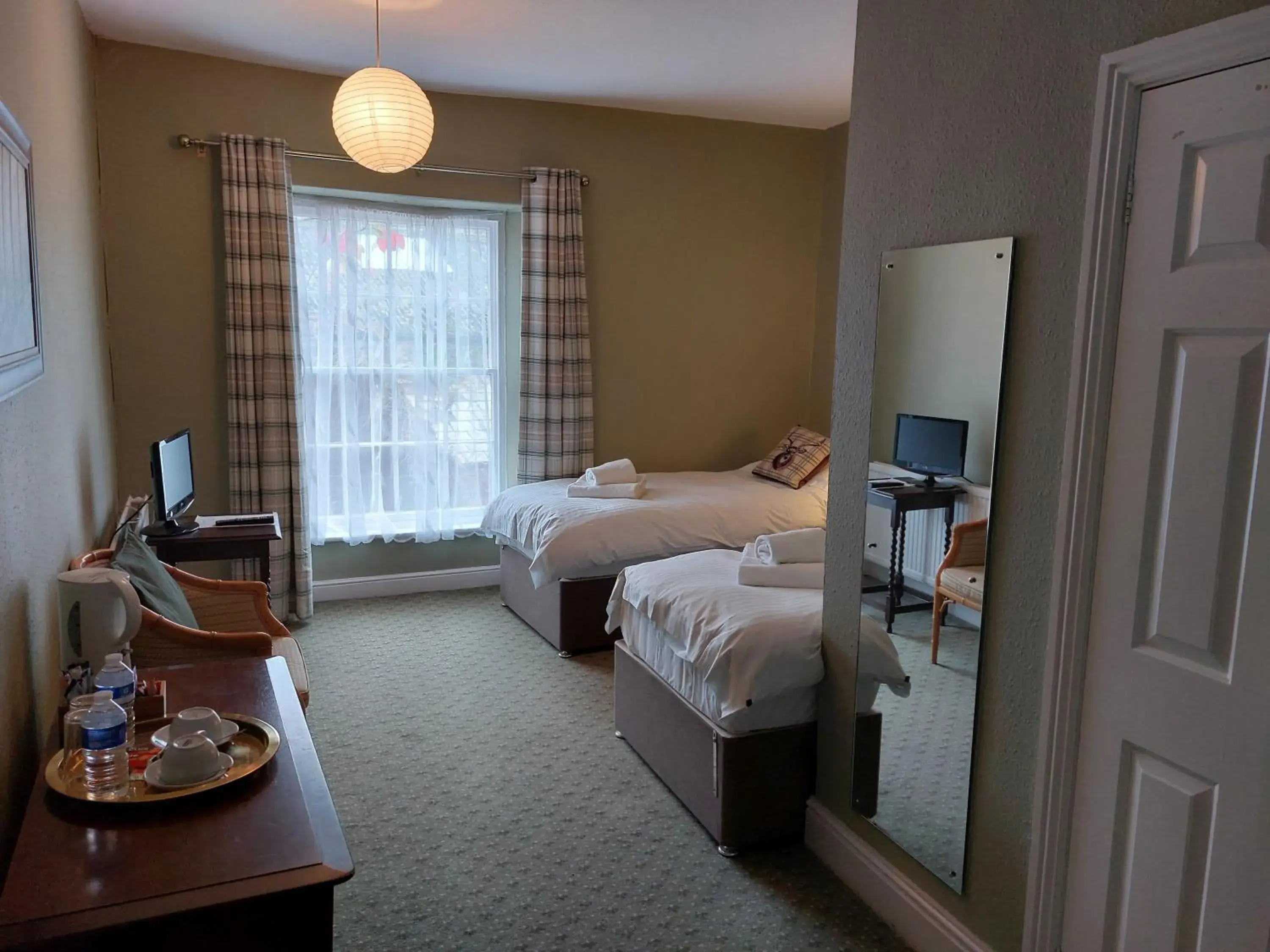 Twin Room with Bathroom in Lion Hotel Dulverton Twin Room with Bathroom in Lion Hotel Dulverton