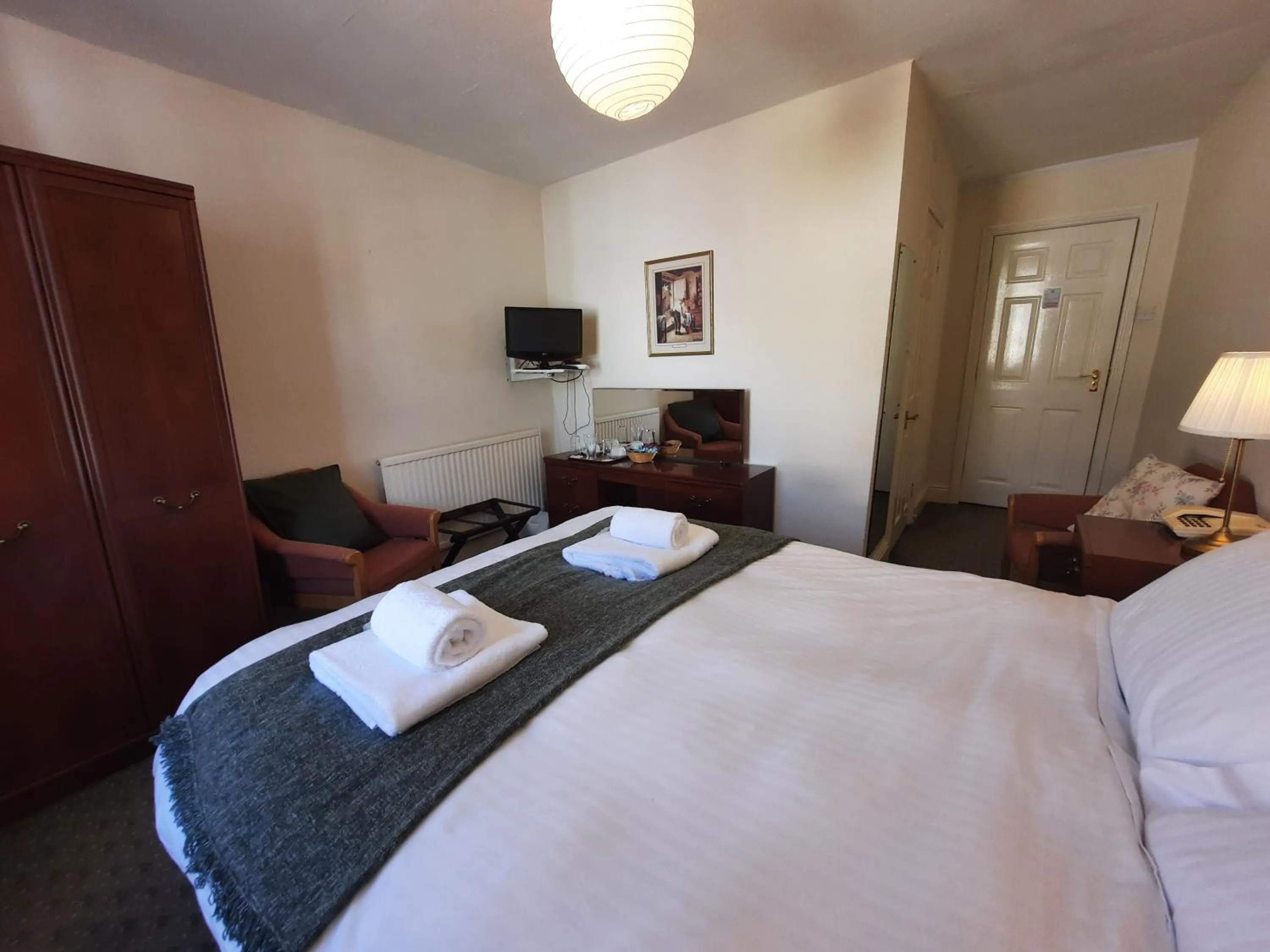 Bedroom, Bed in Lion Hotel Dulverton