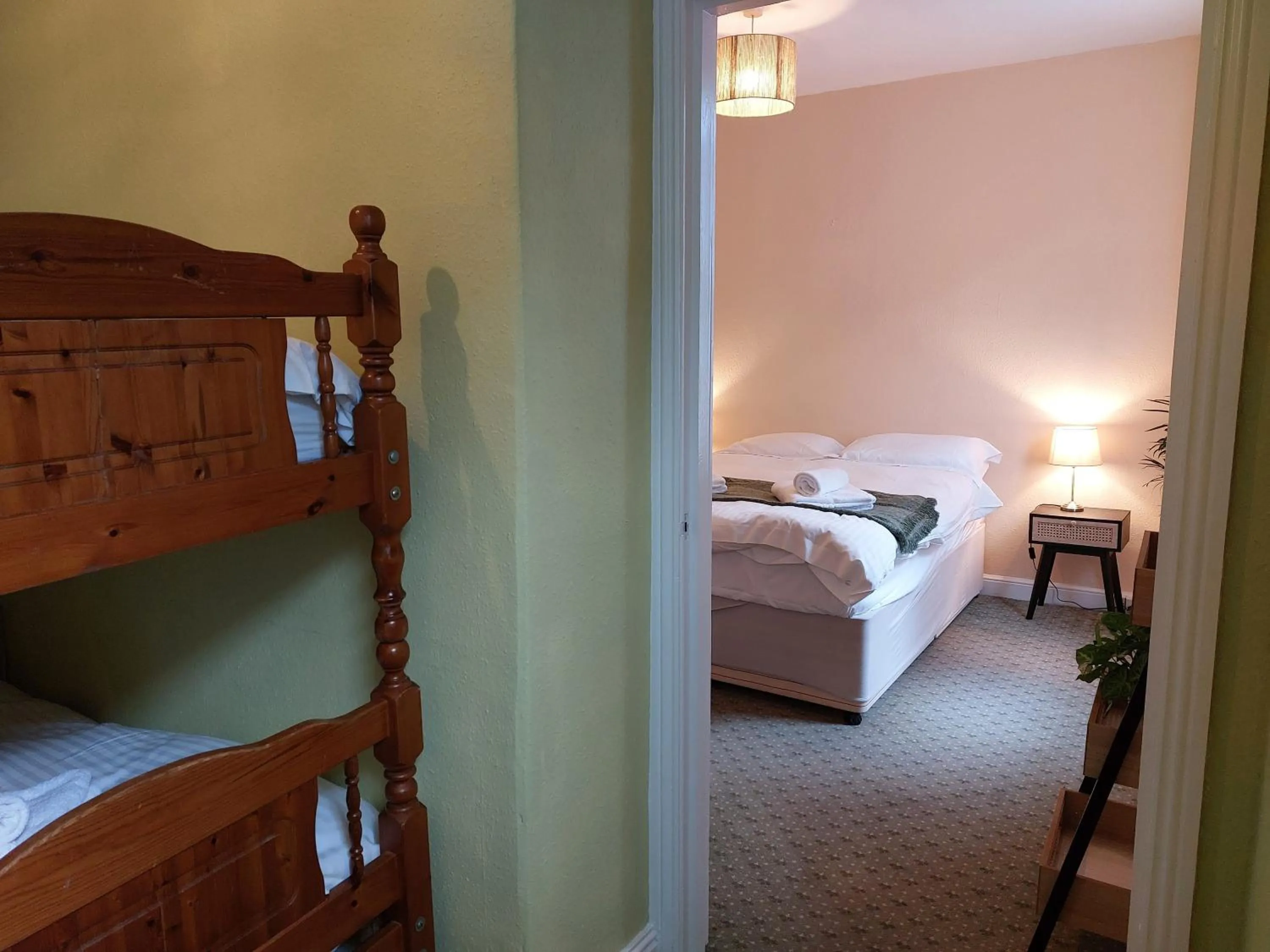 Bed in Lion Hotel Dulverton