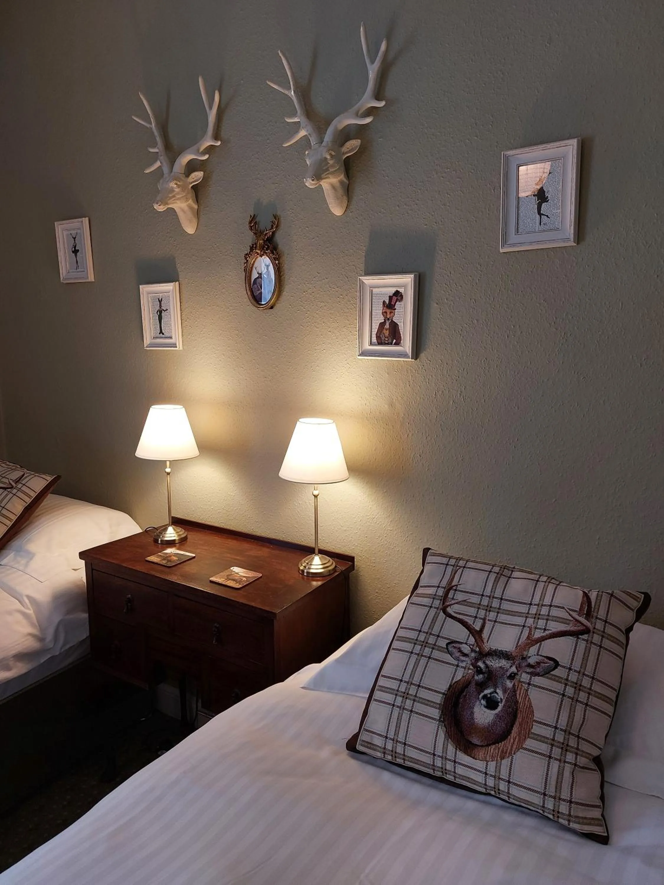 Decorative detail, Bed in Lion Hotel Dulverton