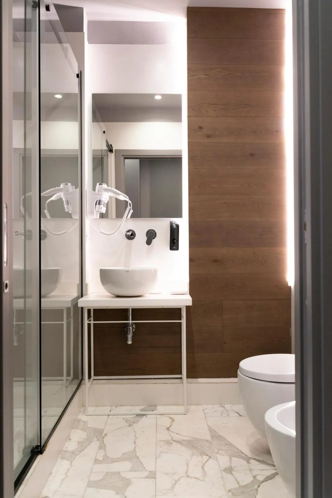 Shower in Rettifilo 311