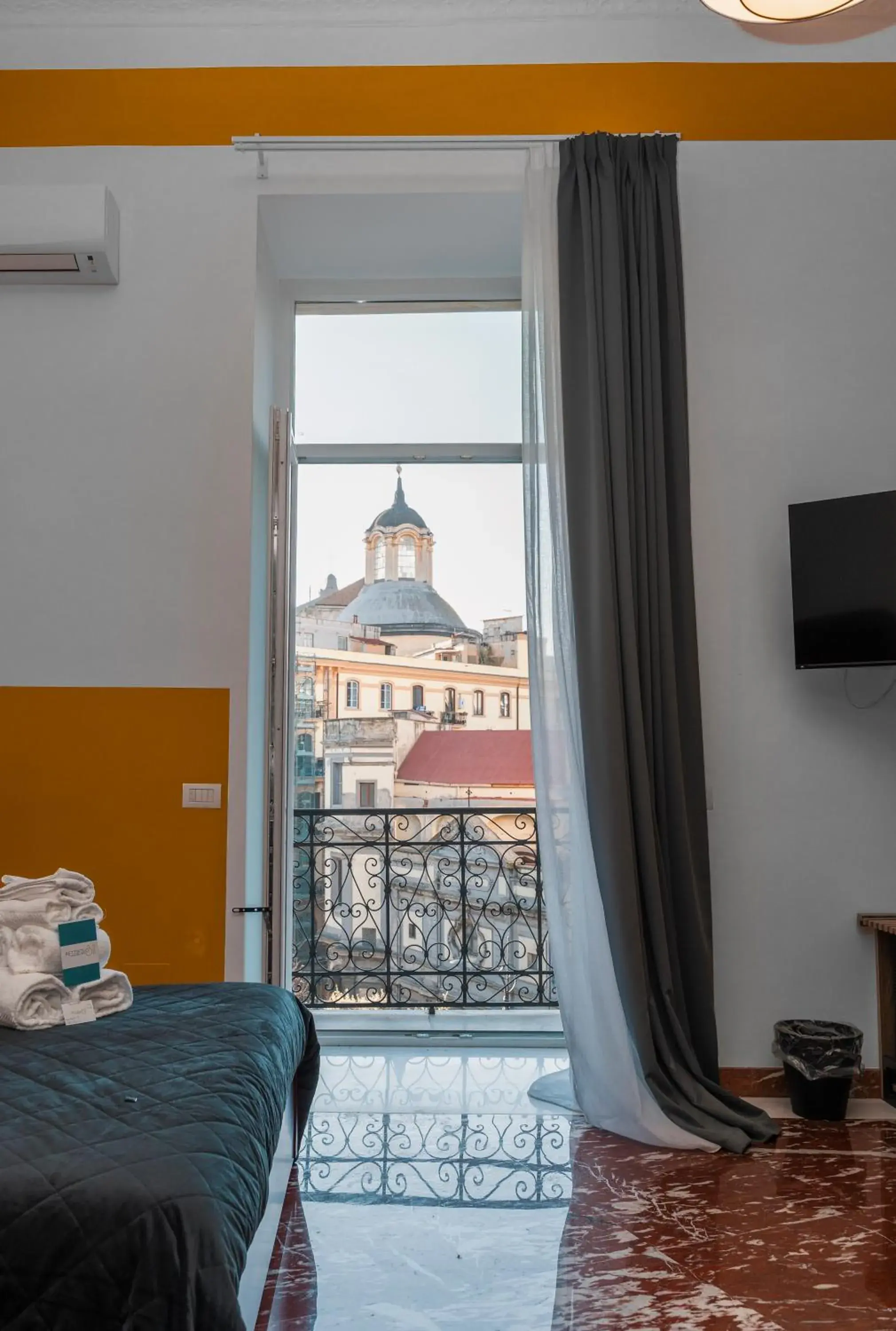 Bird's eye view, Bed in Rettifilo 311 Bird's eye view, Bed in Rettifilo 311