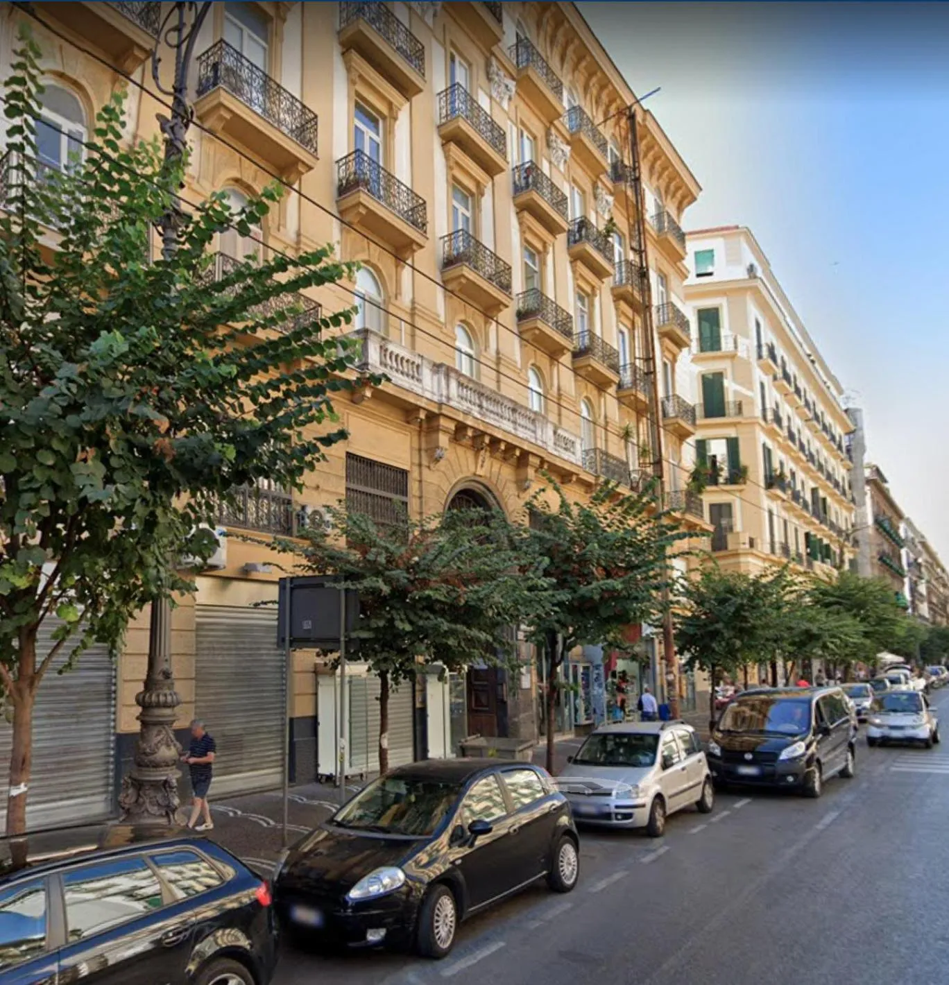 Property building in Rettifilo 311