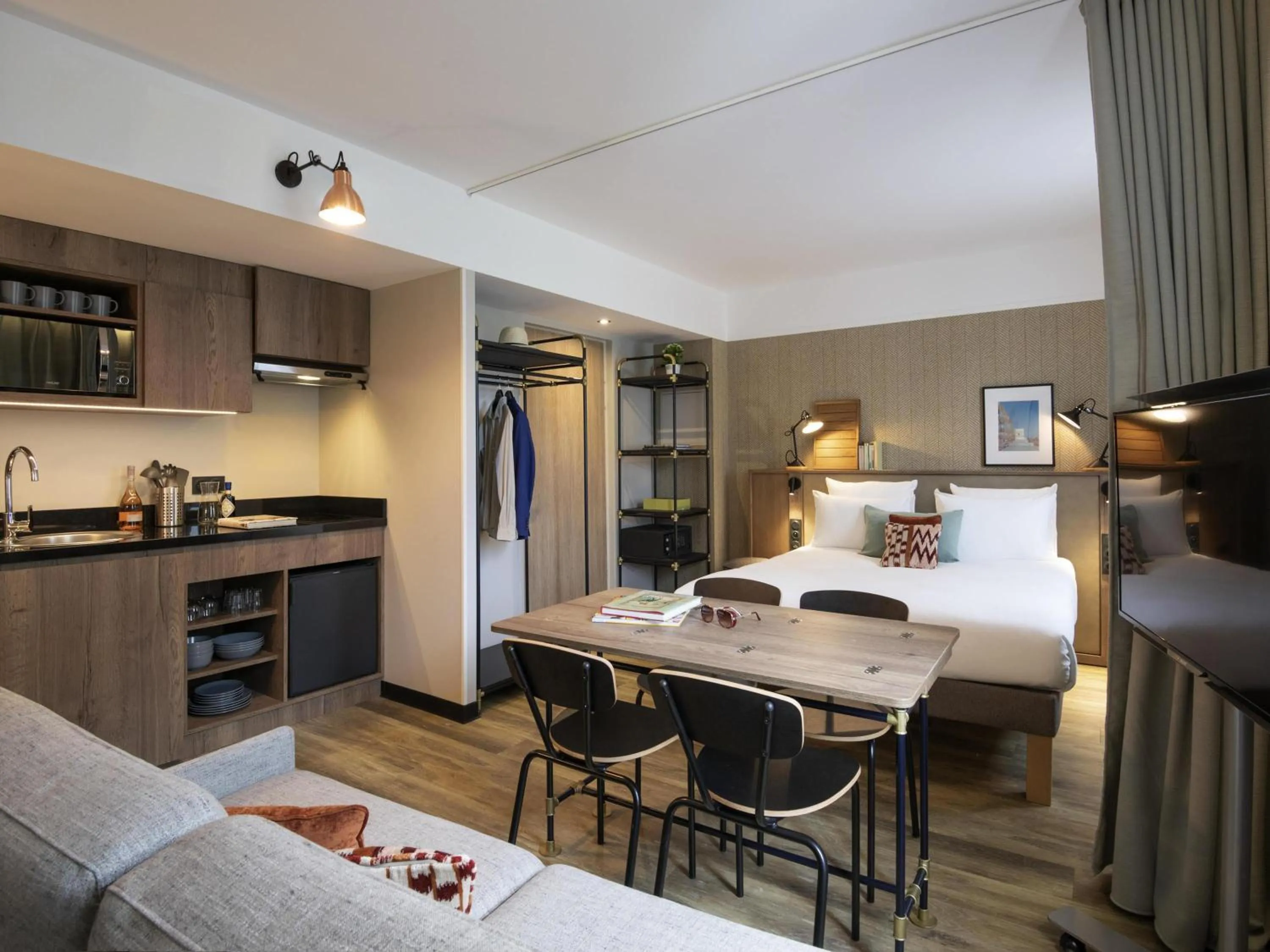 Bedroom, Bed in Novotel Suites Nice Airport