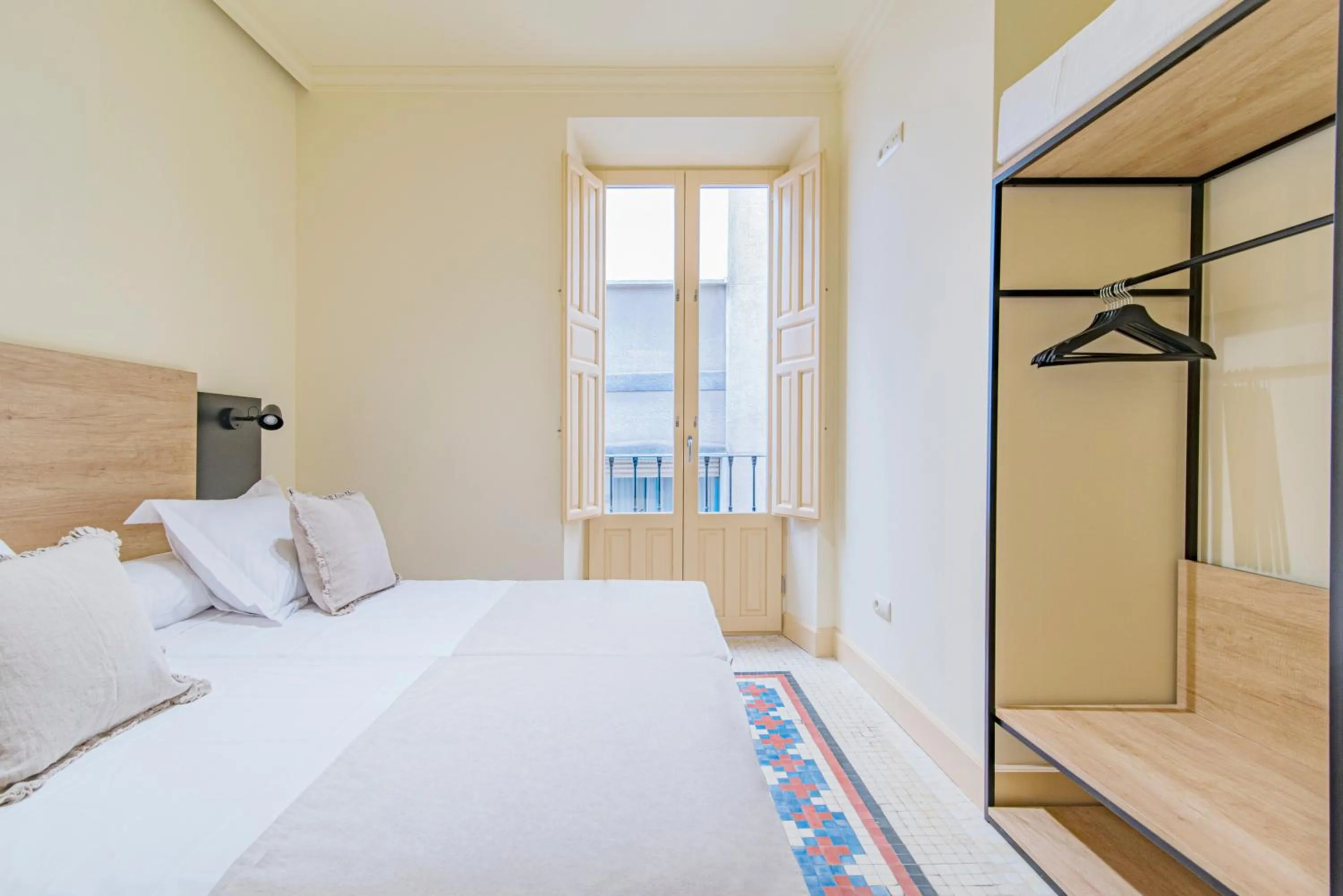 Photo of the whole room, Bed in Mosaiko Homes Catedral Granada