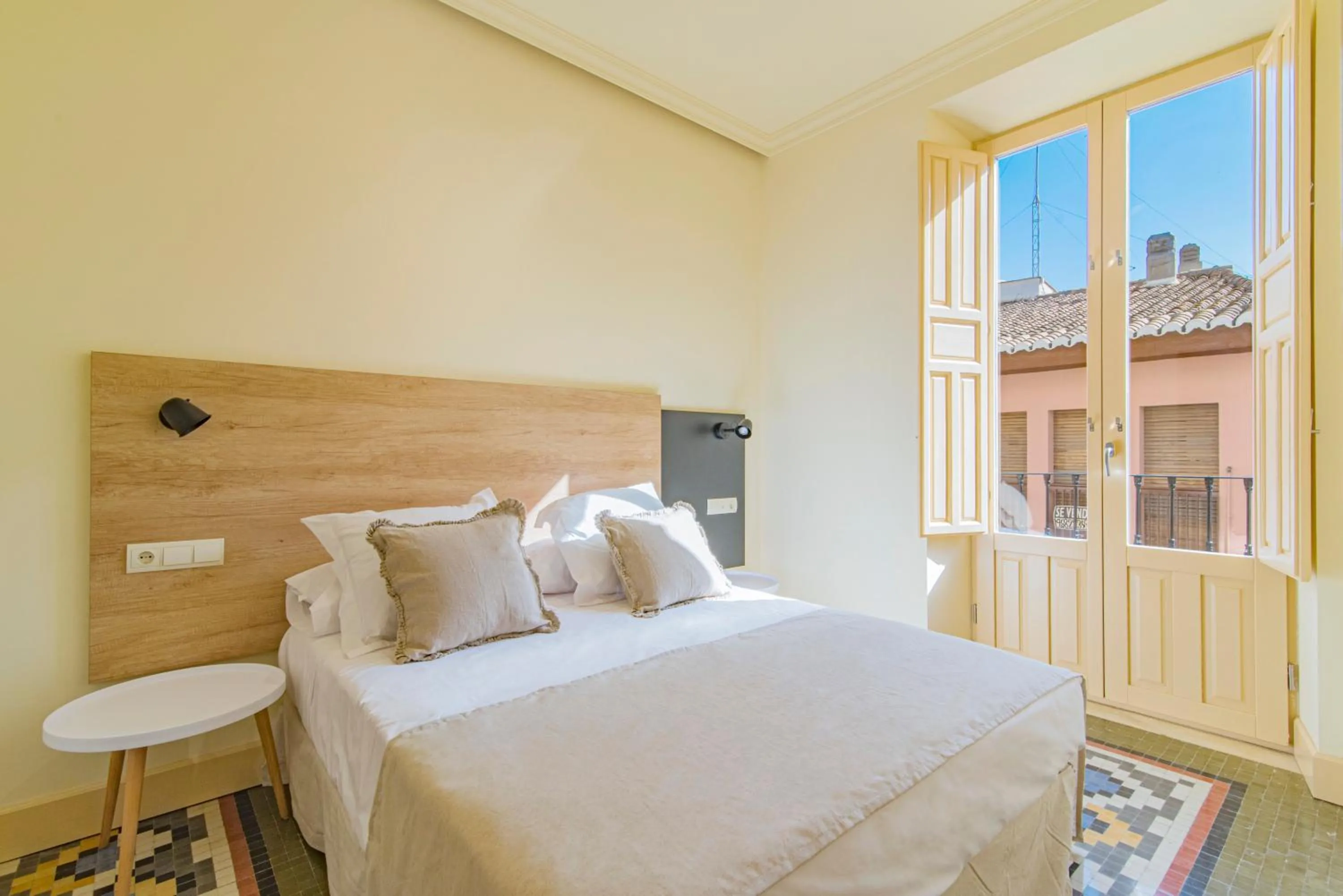 Photo of the whole room, Bed in Mosaiko Homes Catedral Granada