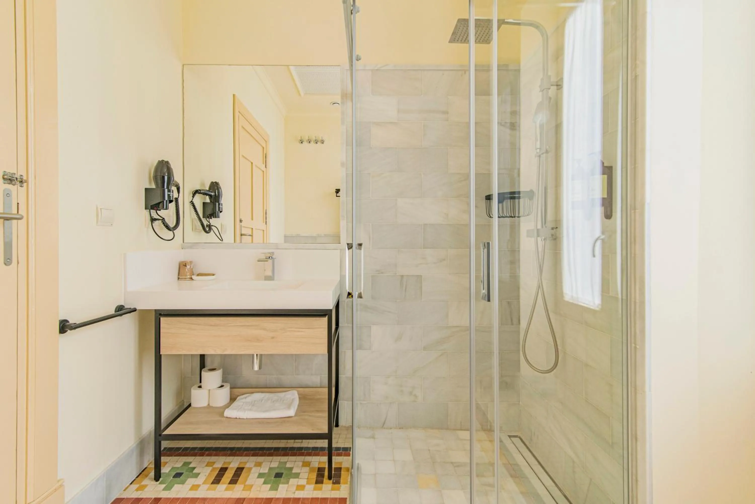 Shower in Mosaiko Homes Catedral Granada