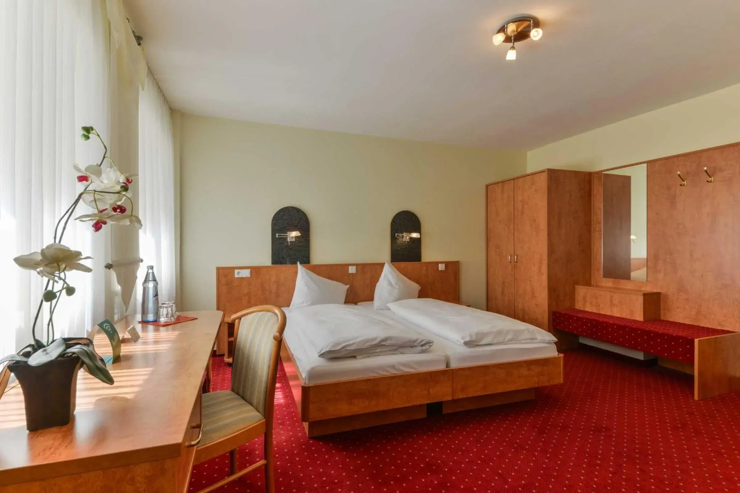 Double Room in Hotel Kirchhainer Hof Double Room in Hotel Kirchhainer Hof