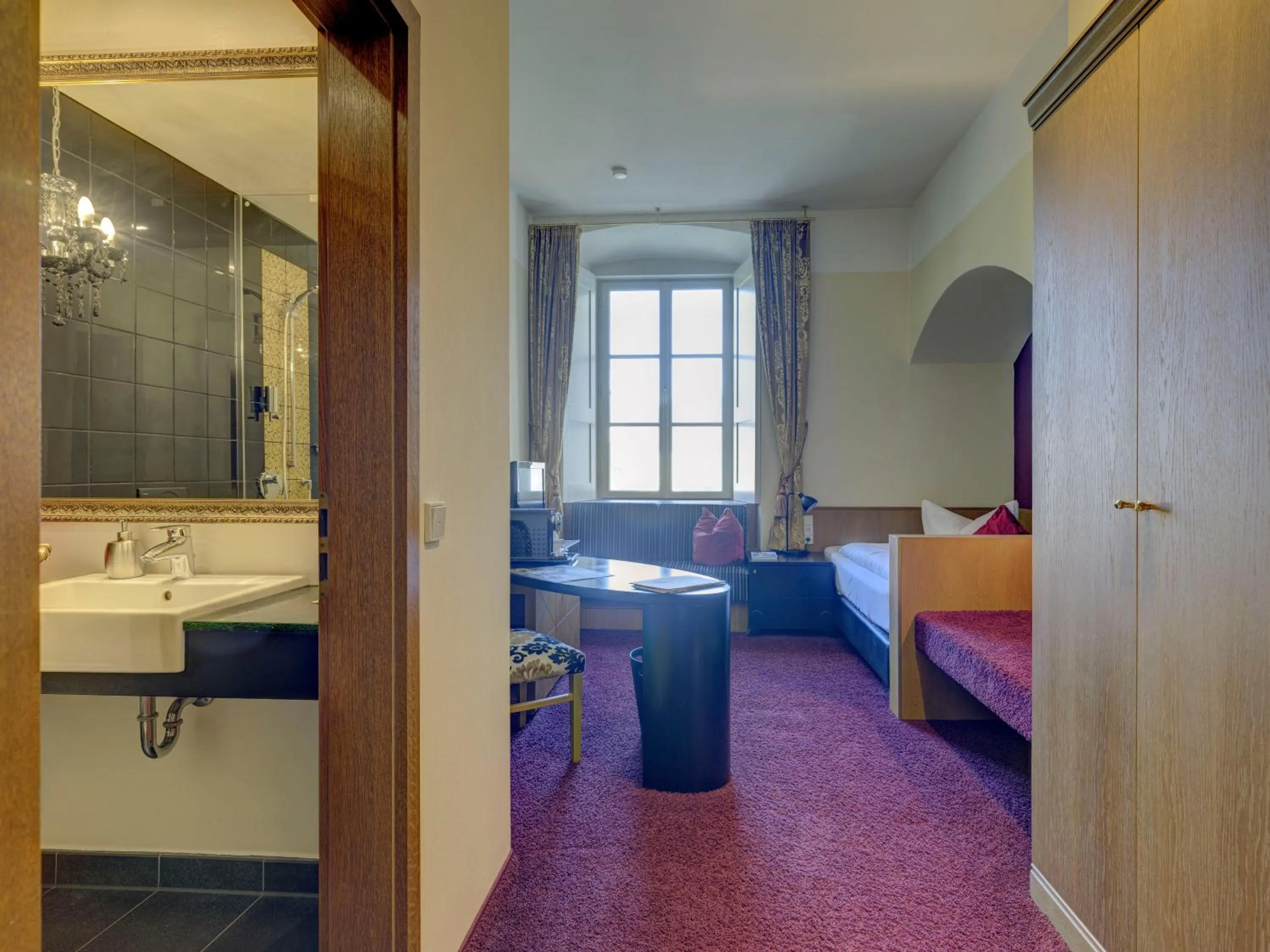 Bed in Klostergasthof Raitenhaslach