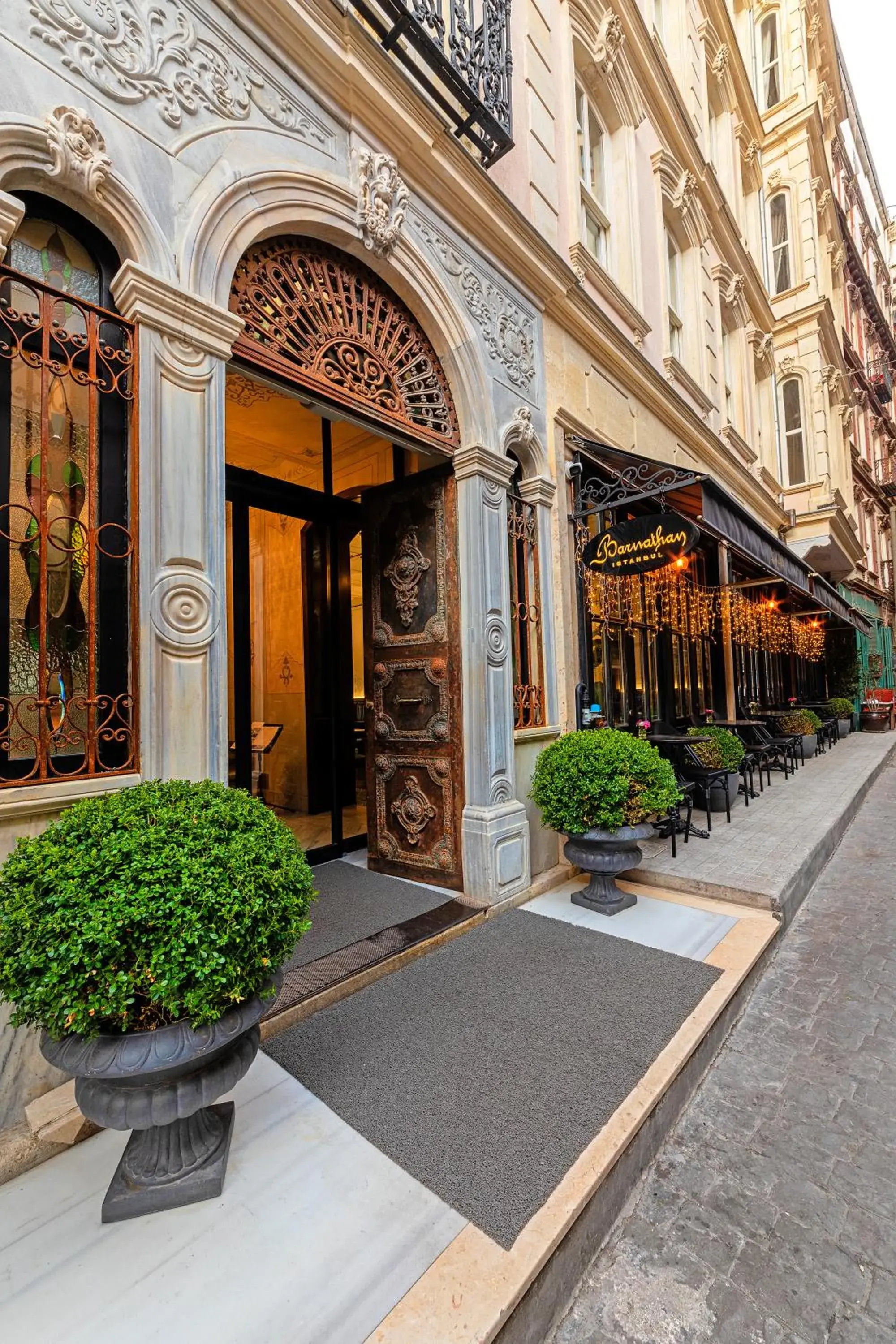 Property building in Meroddi Barnathan Hotel Property building in Meroddi Barnathan Hotel