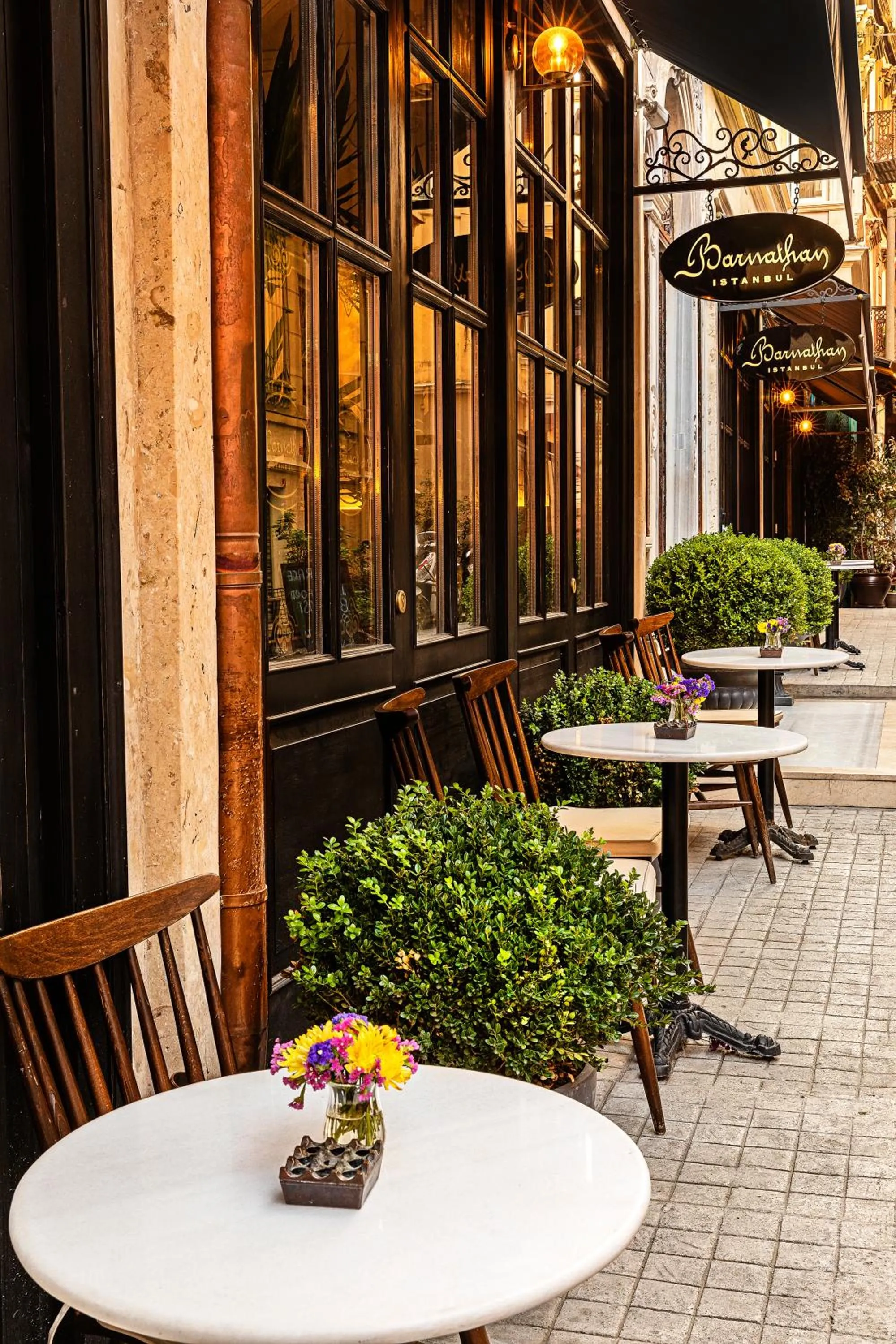 Restaurant/places to eat in Meroddi Barnathan Hotel