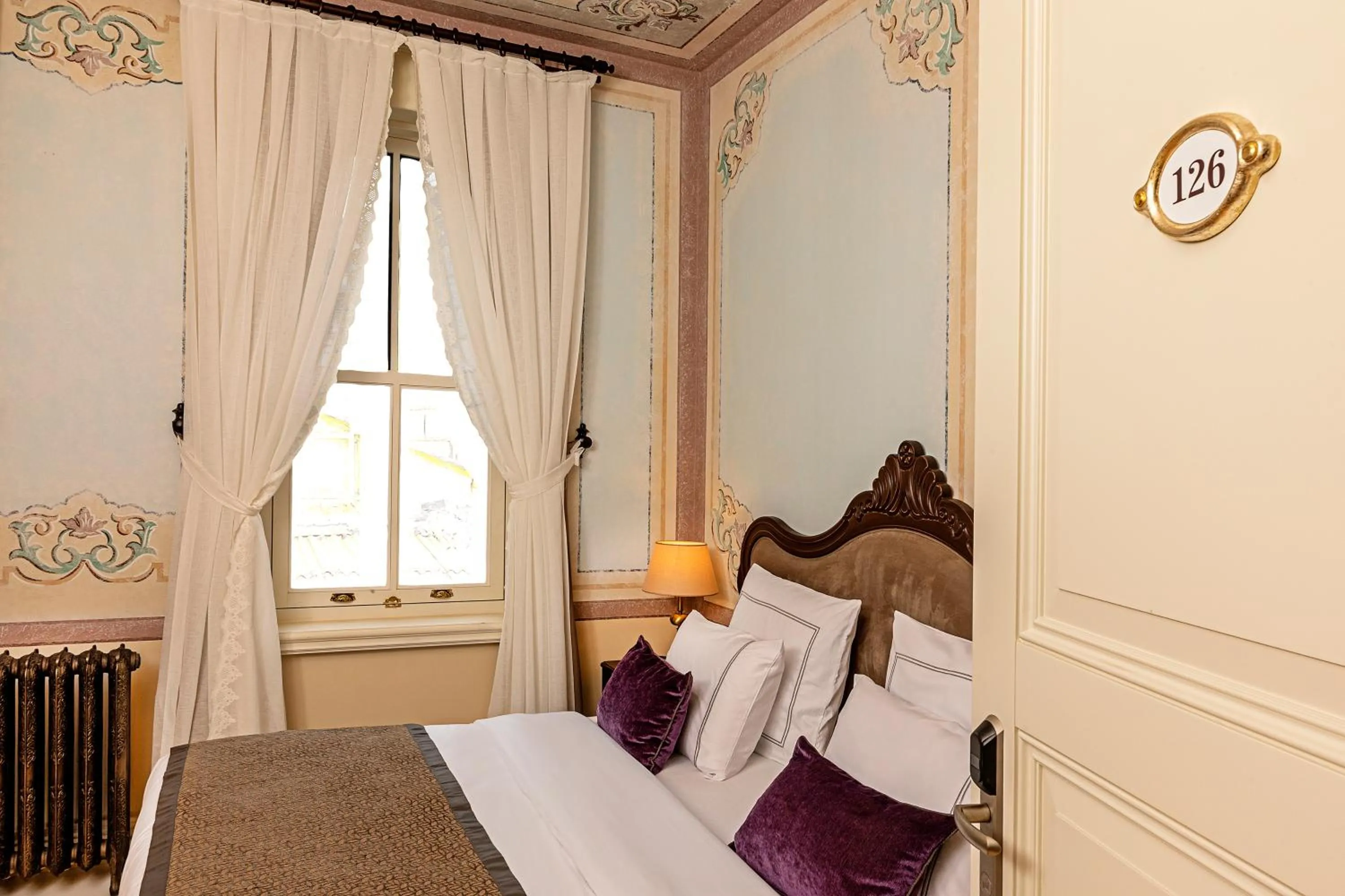 Bed in Meroddi Barnathan Hotel