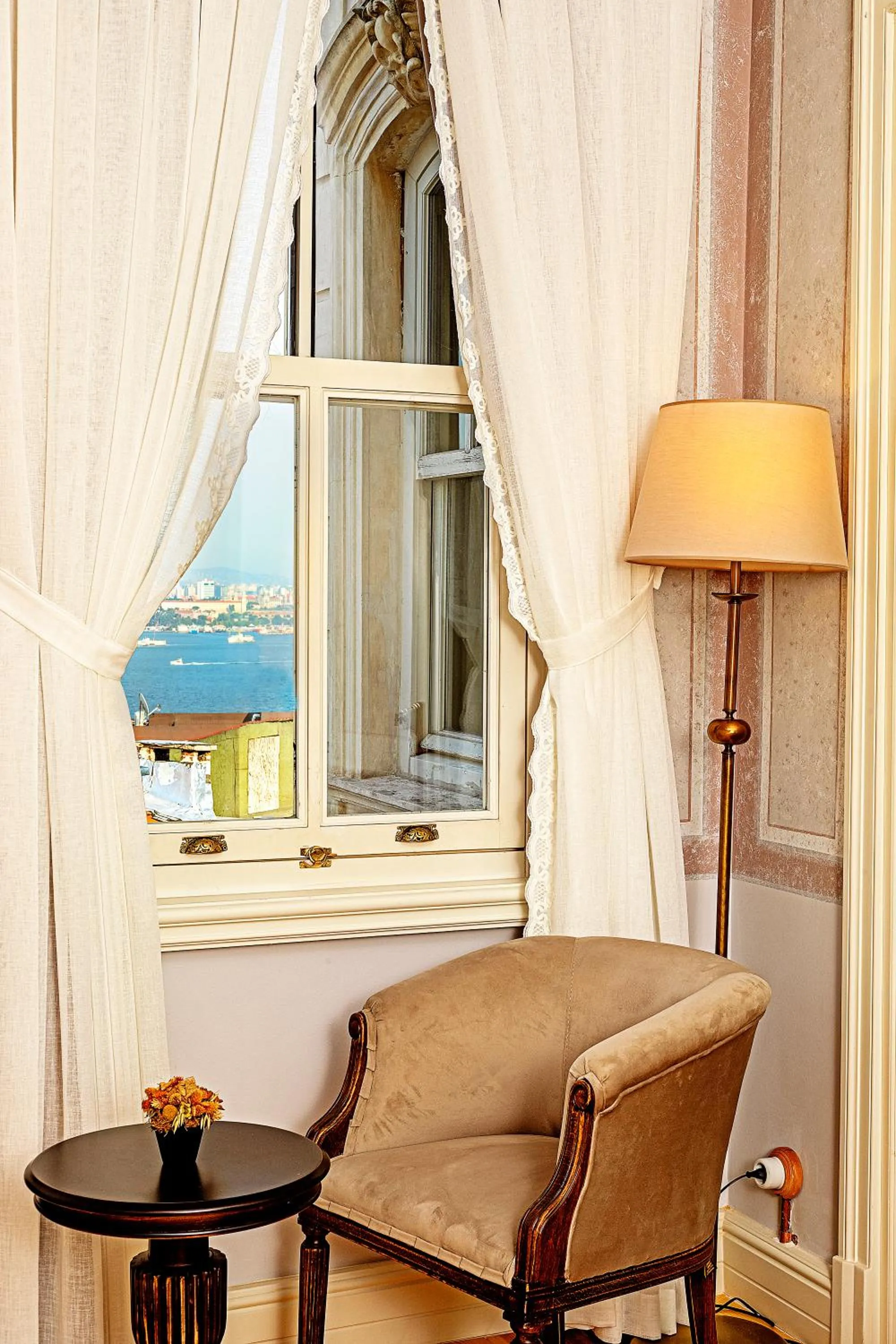 Seating area in Meroddi Barnathan Hotel