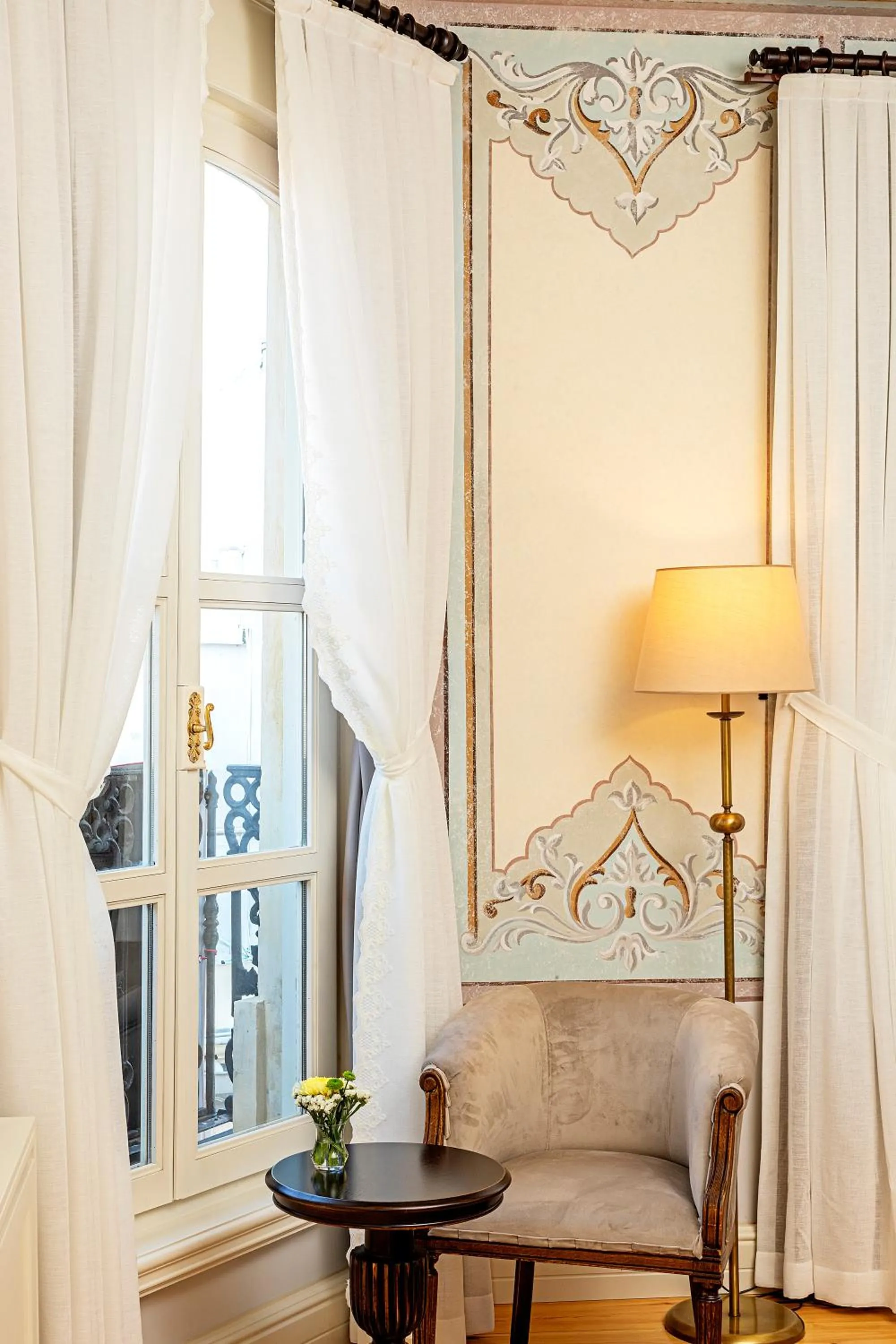 Seating area in Meroddi Barnathan Hotel