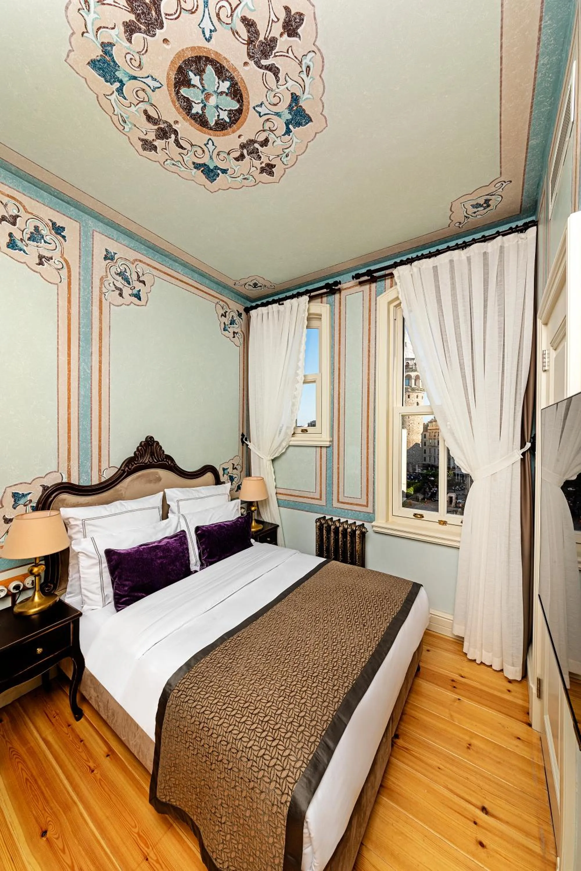 View (from property/room), Bed in Meroddi Barnathan Hotel