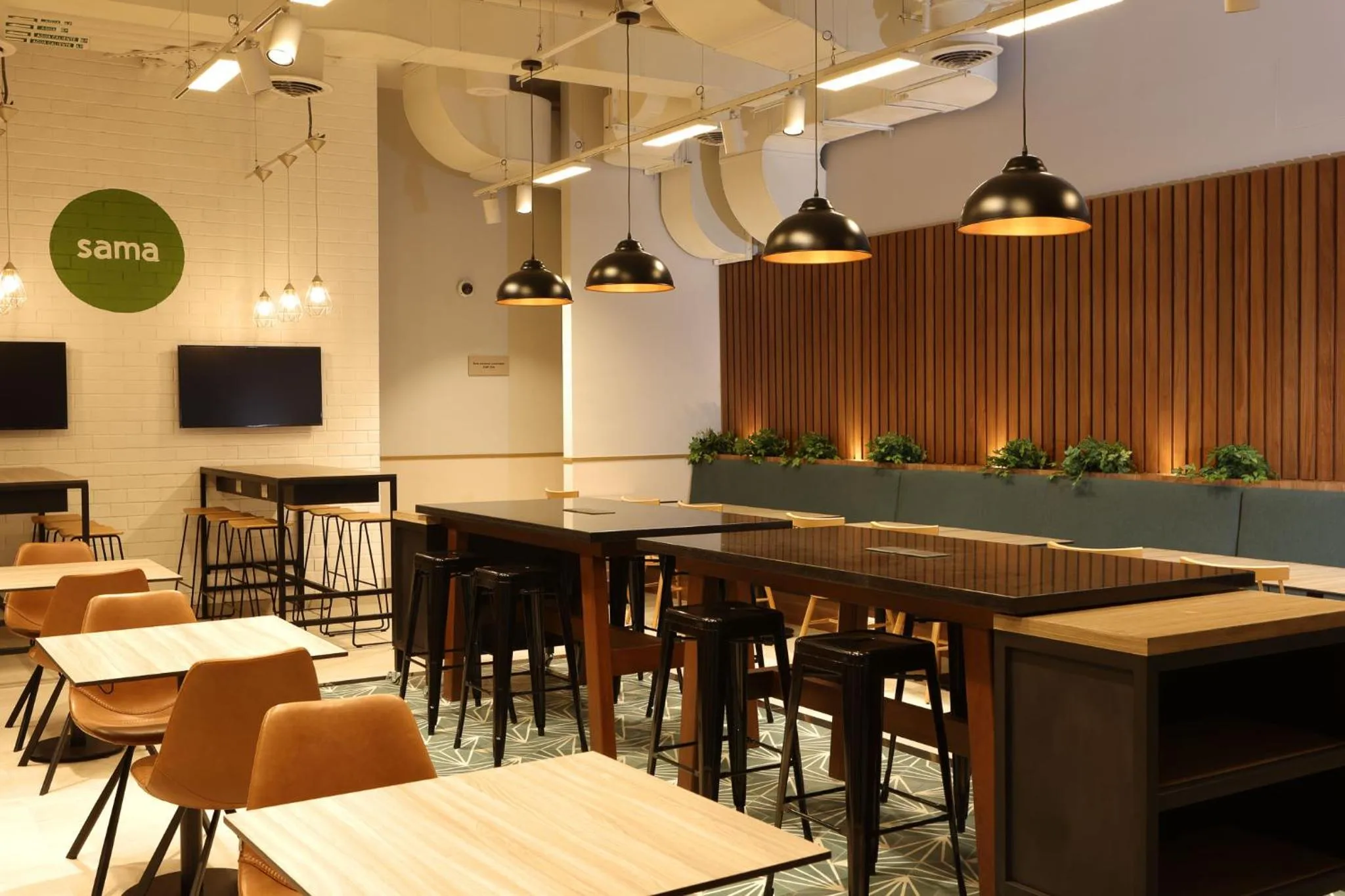 Restaurant/places to eat in Casa Andina Standard Benavides