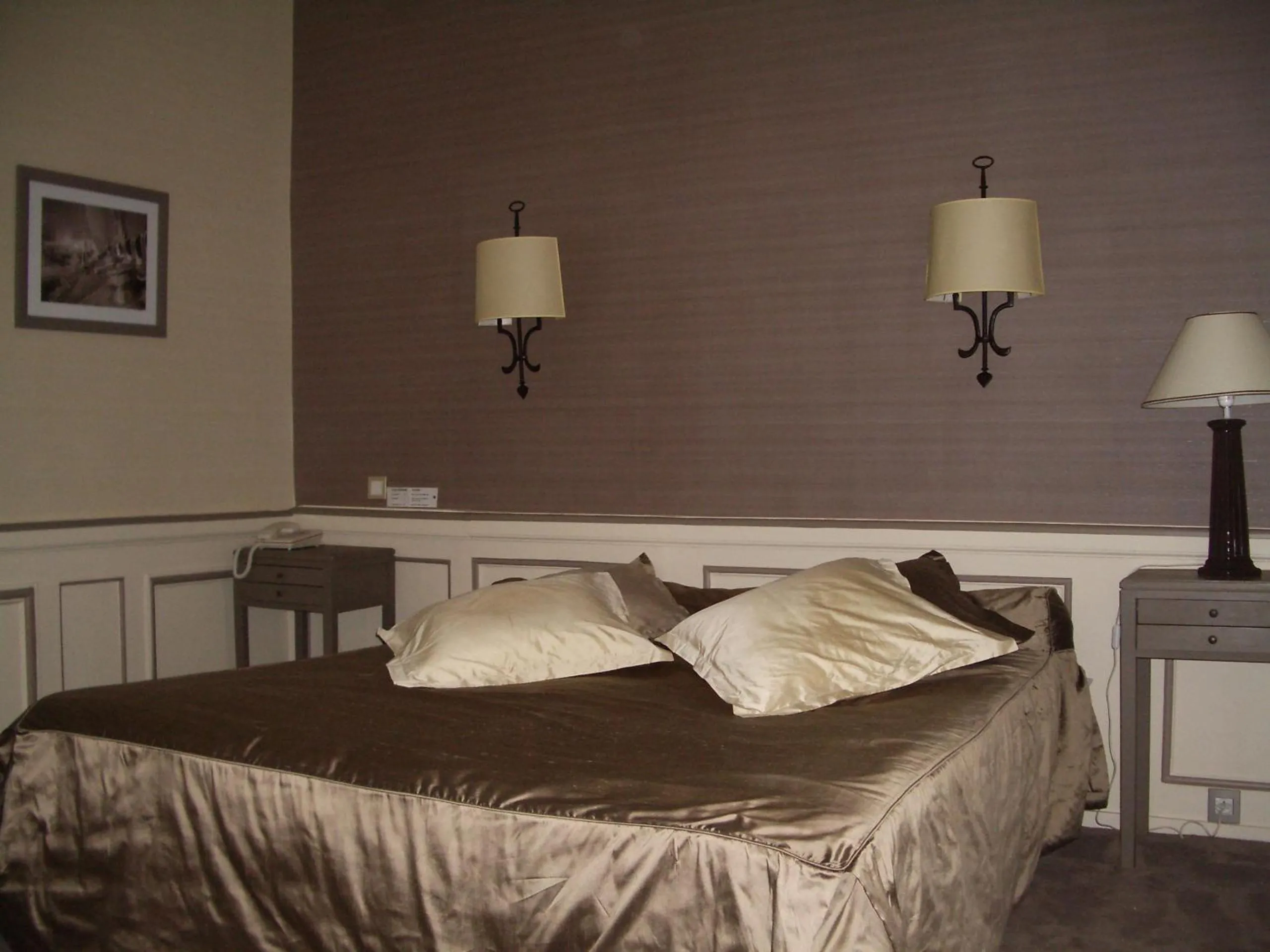 Bed in Malouinière Le Valmarin