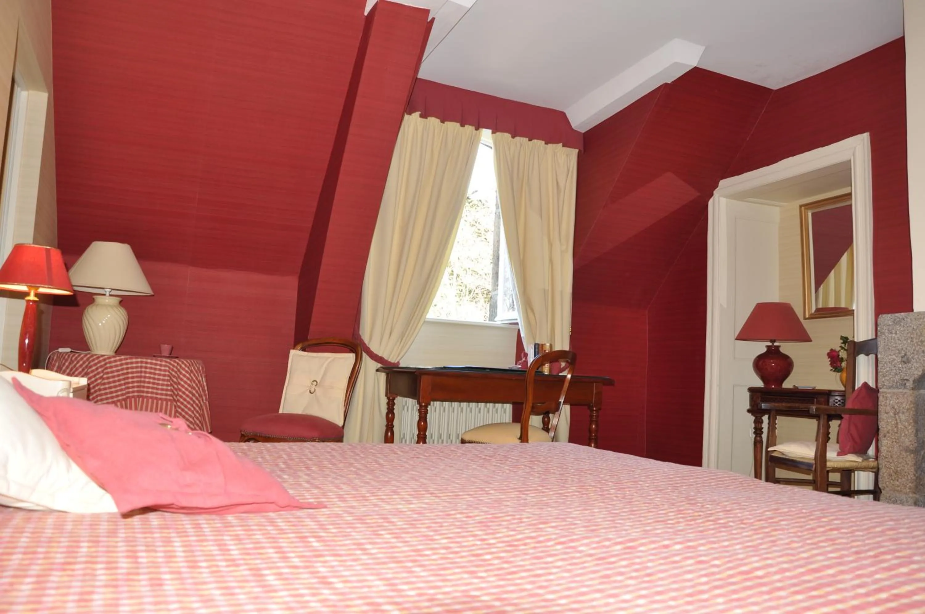 Bedroom, Bed in Malouinière Le Valmarin