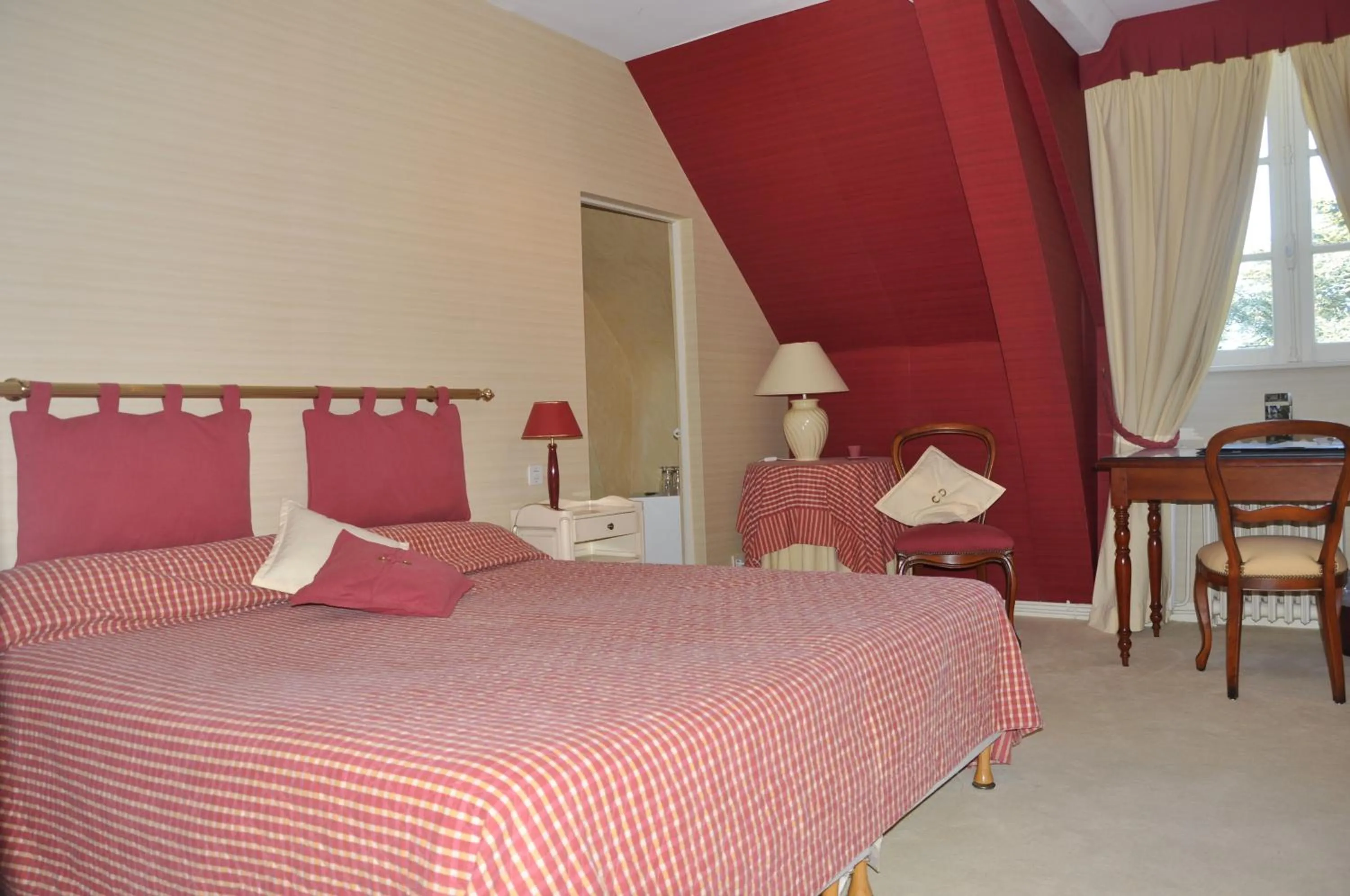 Bedroom, Bed in Malouinière Le Valmarin