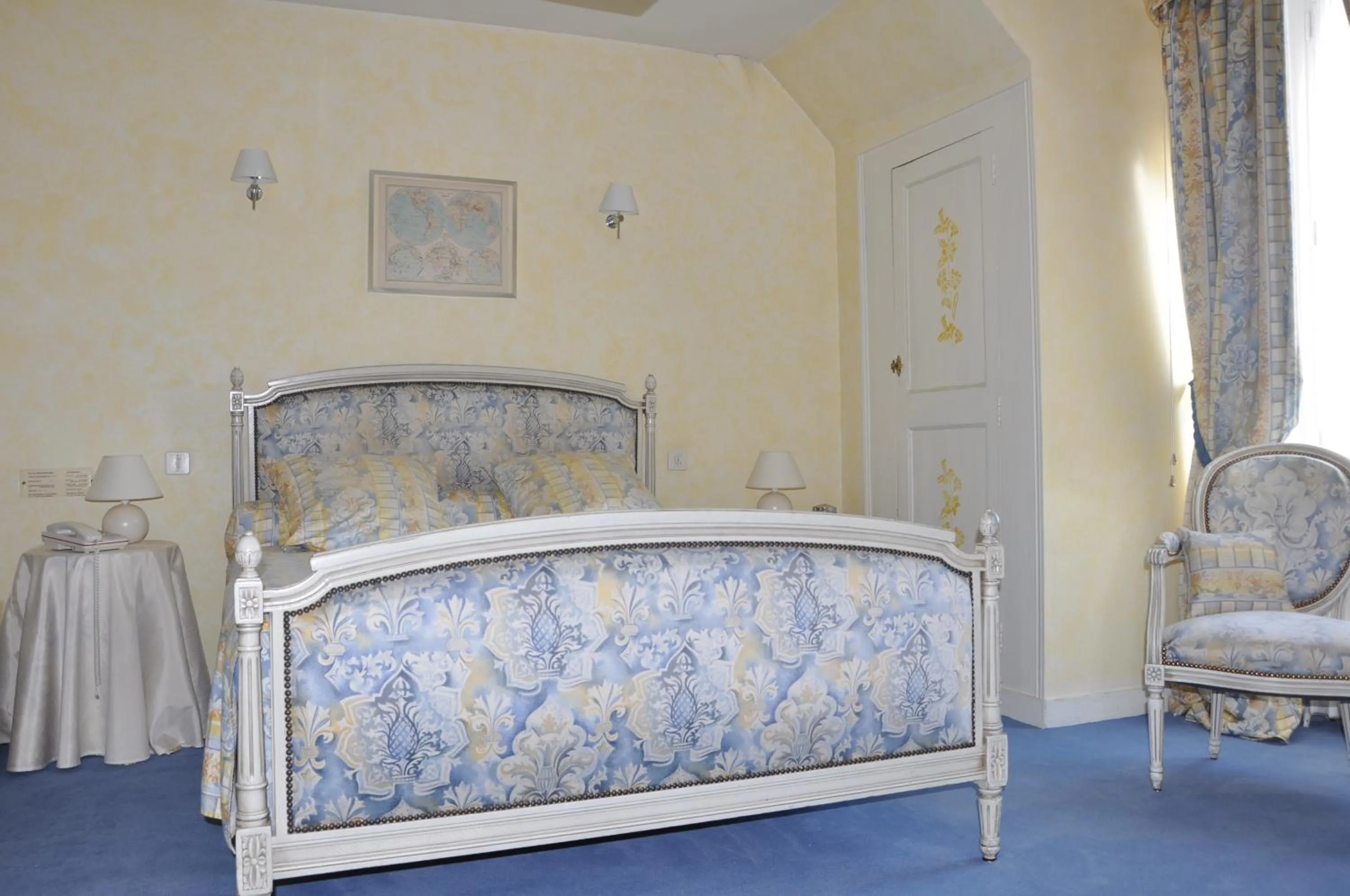 Bedroom, Bed in Malouinière Le Valmarin
