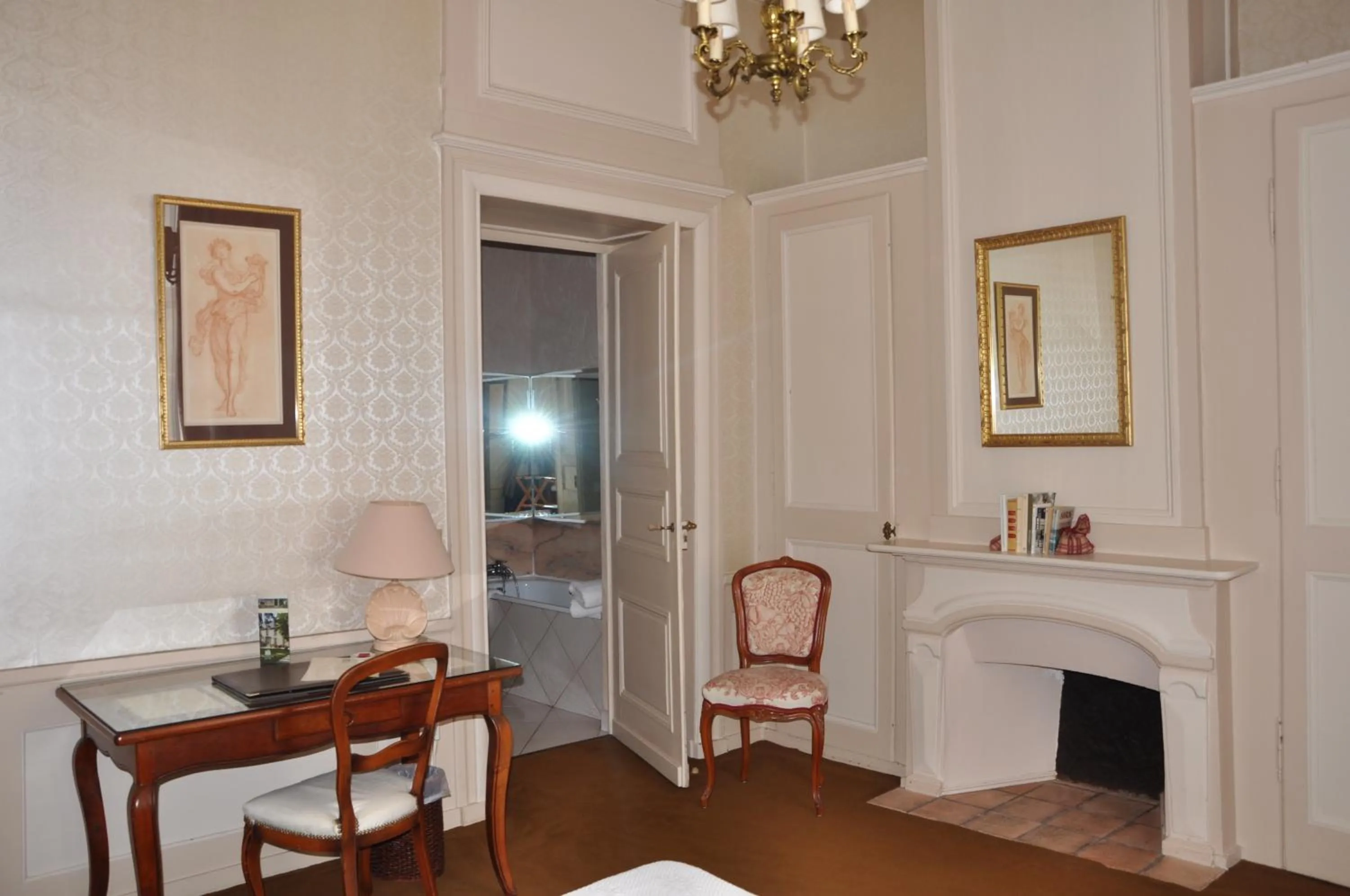 Bedroom in Malouinière Le Valmarin