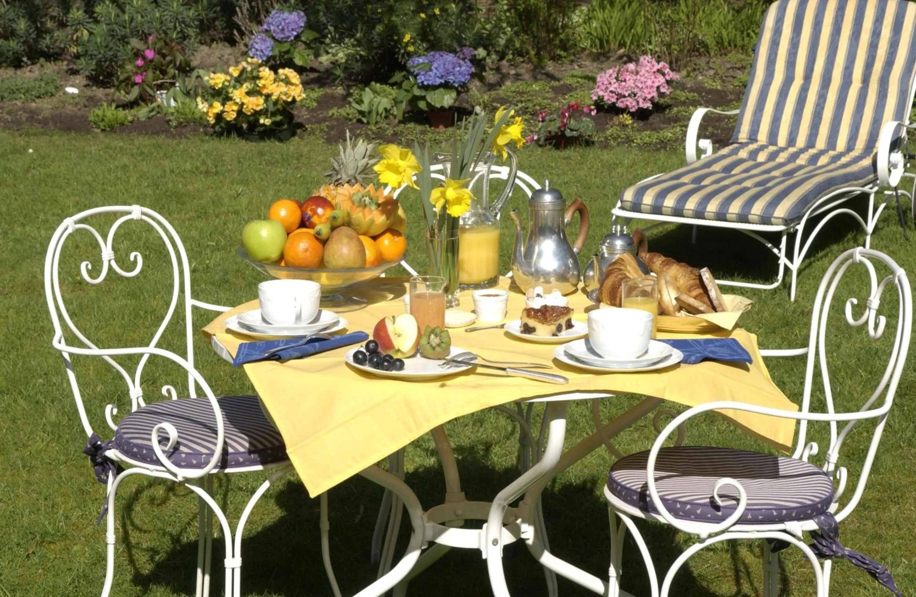Garden in Malouinière Le Valmarin