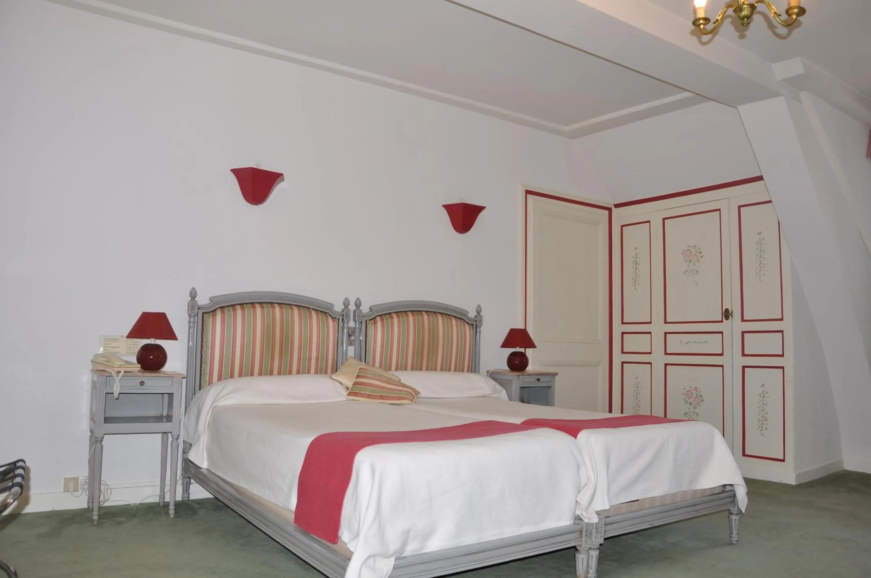 Bedroom, Bed in Malouinière Le Valmarin