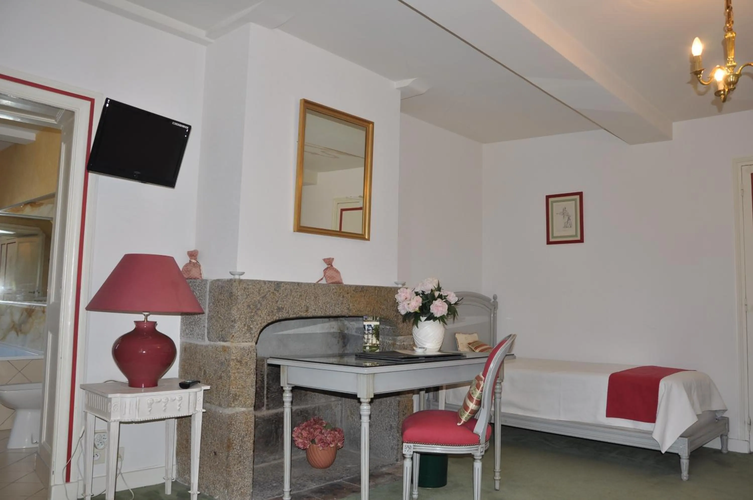 Bedroom in Malouinière Le Valmarin
