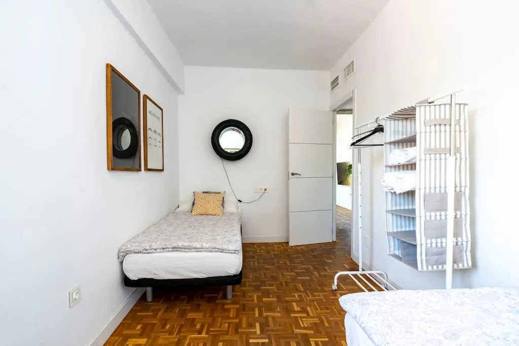 Bed in LifeHouse Cathedral * Free Parking* SuperiorWiFi*