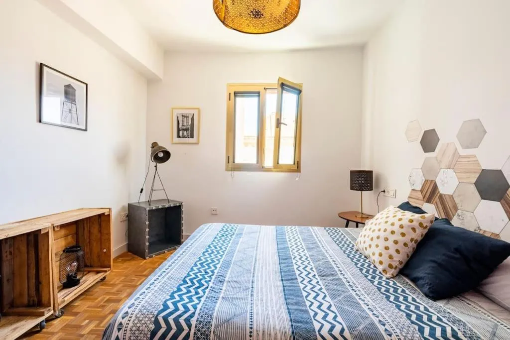 Bed in LifeHouse Cathedral * Free Parking* SuperiorWiFi*