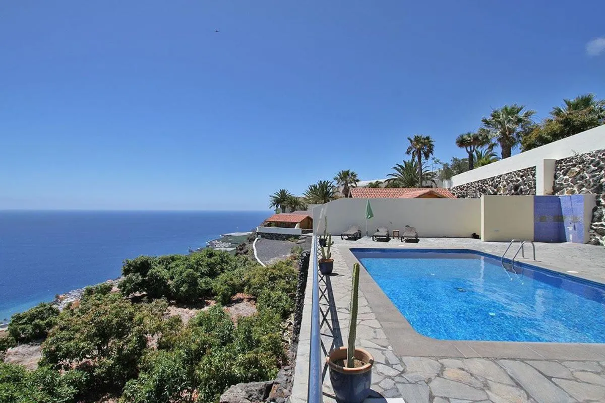 Swimming pool in Bungalow Moijama el Drago