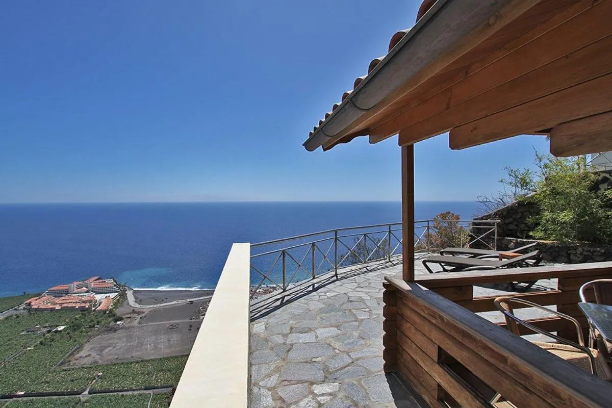 Balcony/Terrace in Bungalow Moijama el Drago