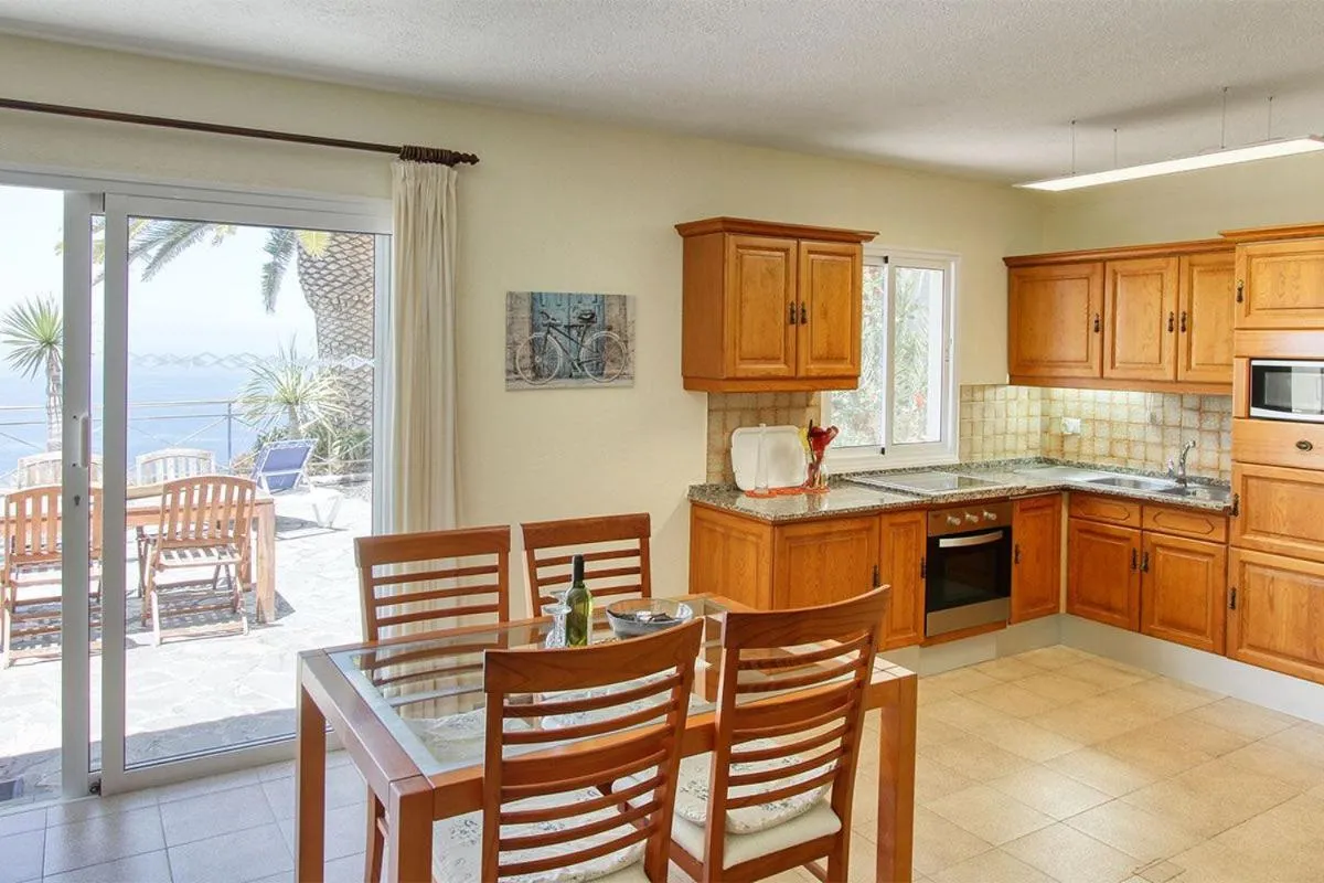 Kitchen or kitchenette in Bungalow Moijama el Drago