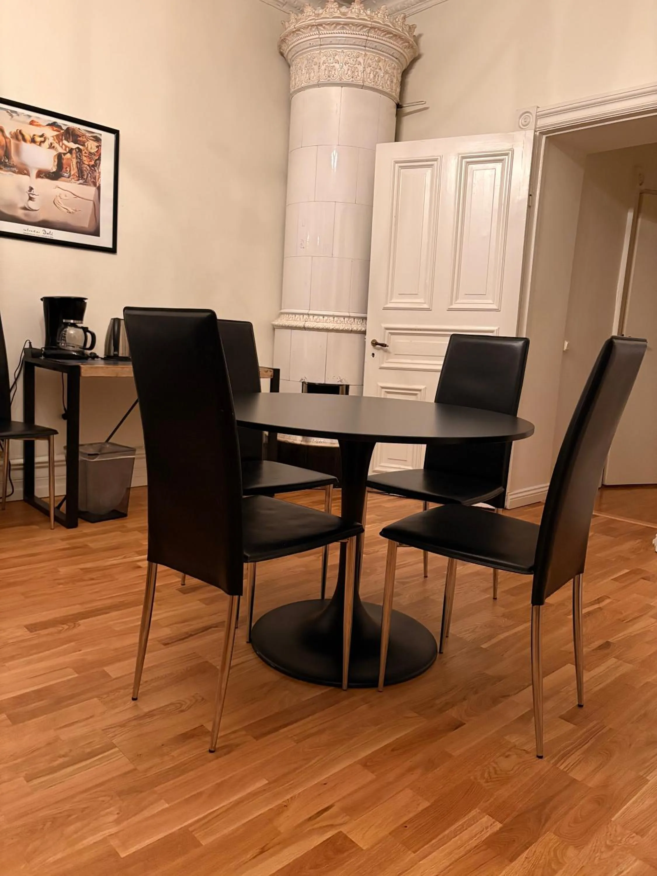 Photo of the whole room in Hotel Lemonade