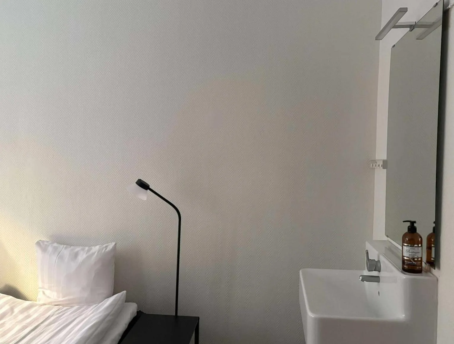 Photo of the whole room, Bed in Hotel Lemonade