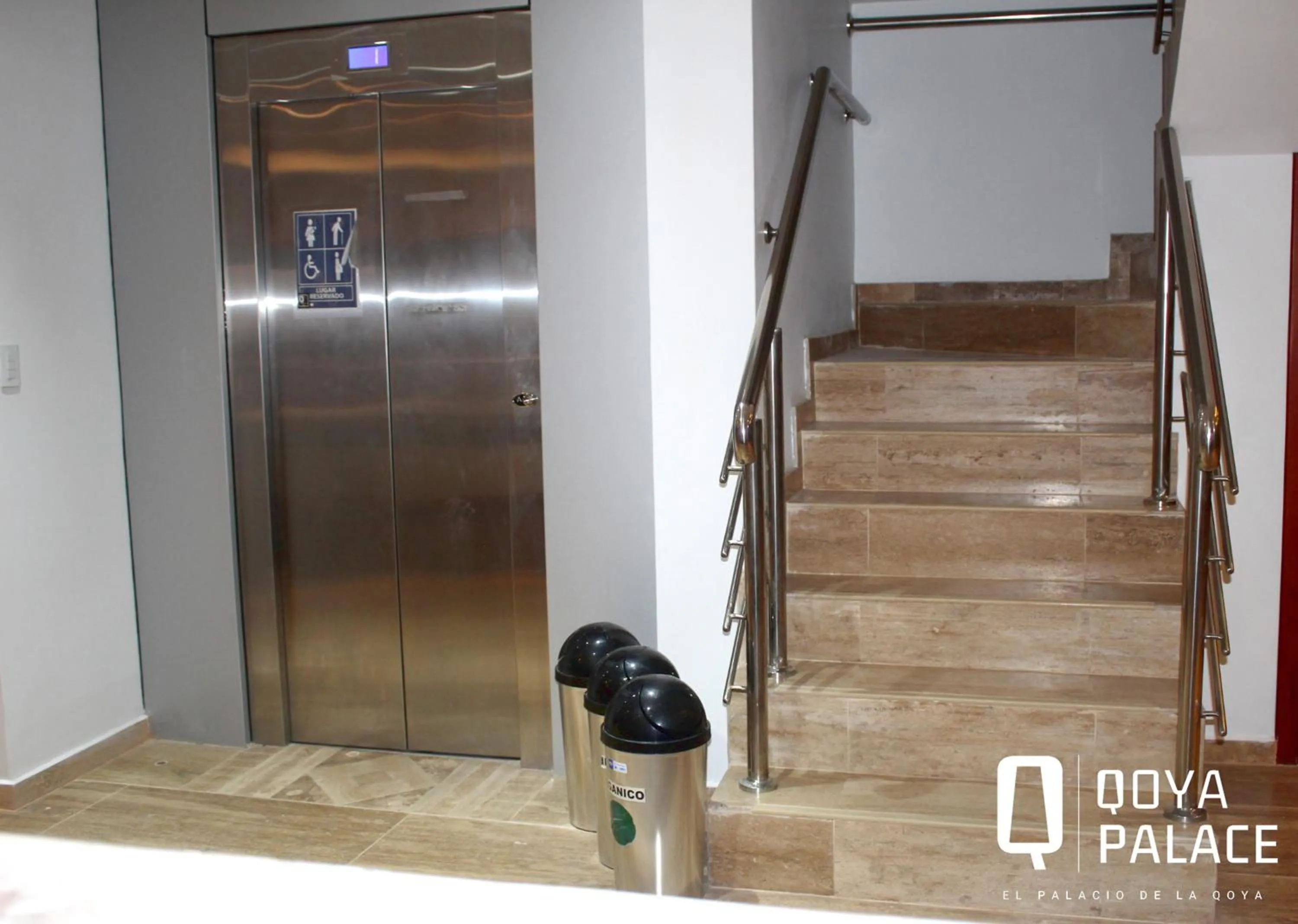 elevator in Hotel Qoya Palace - Machupicchu