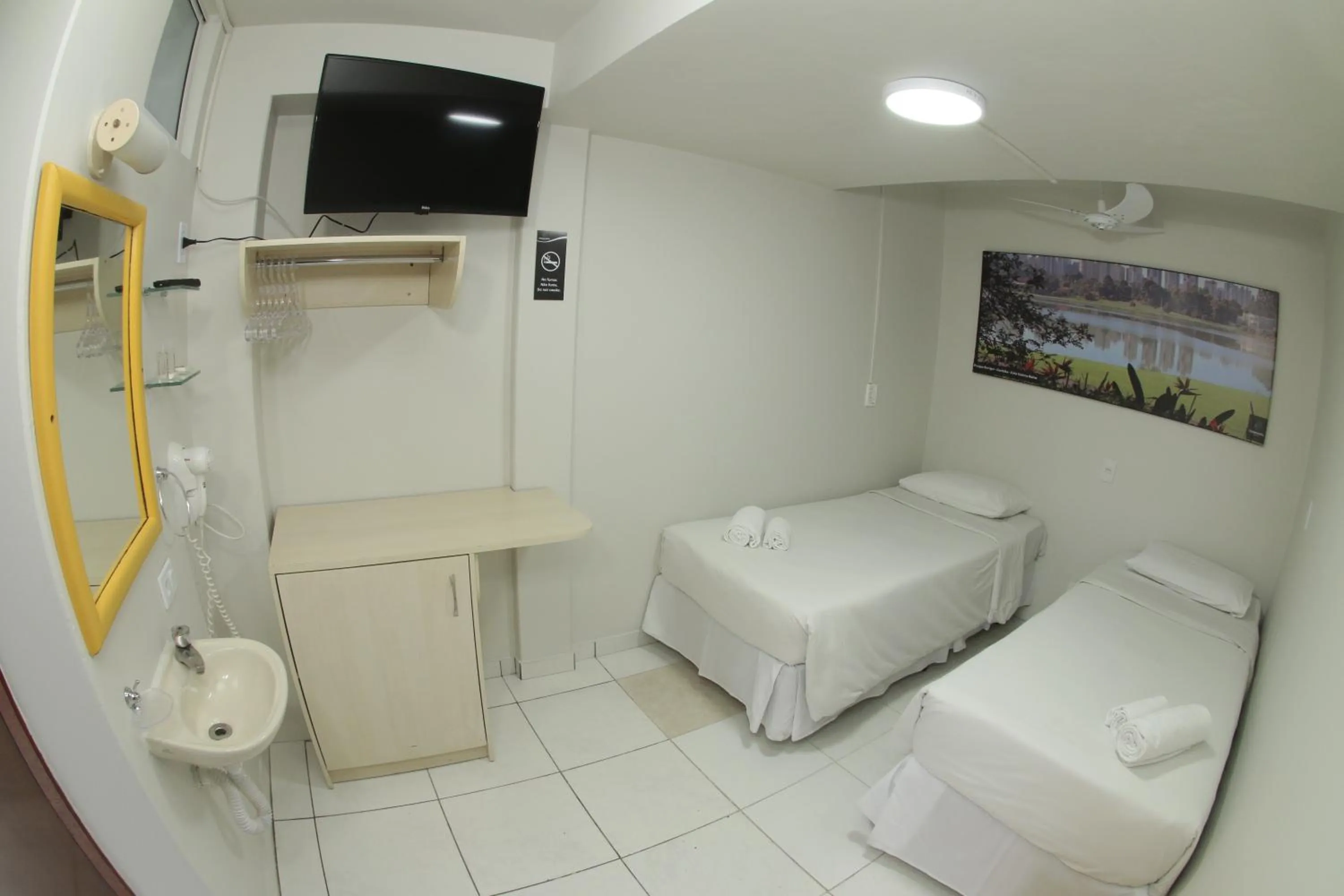 Budget Twin Room - single occupancy in Esquina Batel - Hotel Econômico