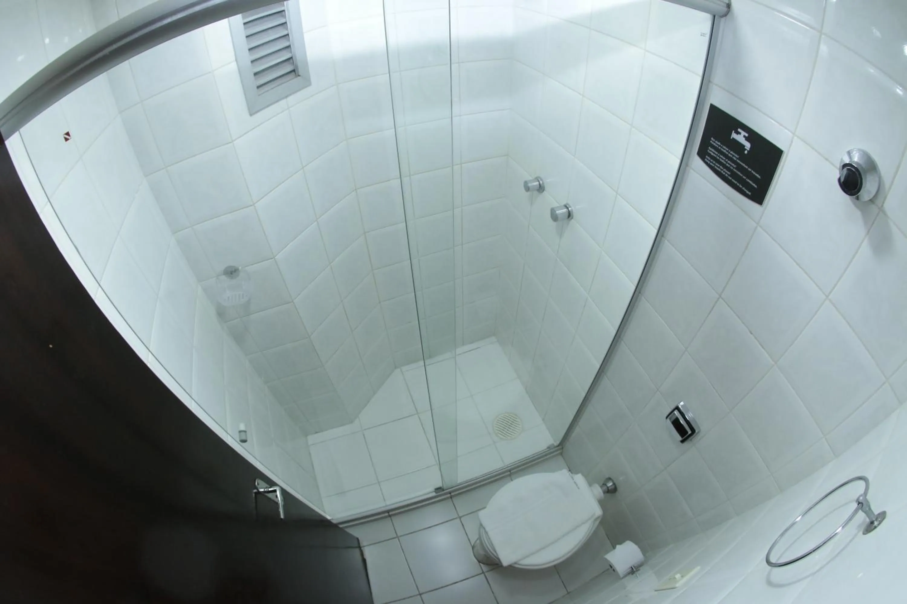 Bathroom in Esquina Batel - Hotel Econômico