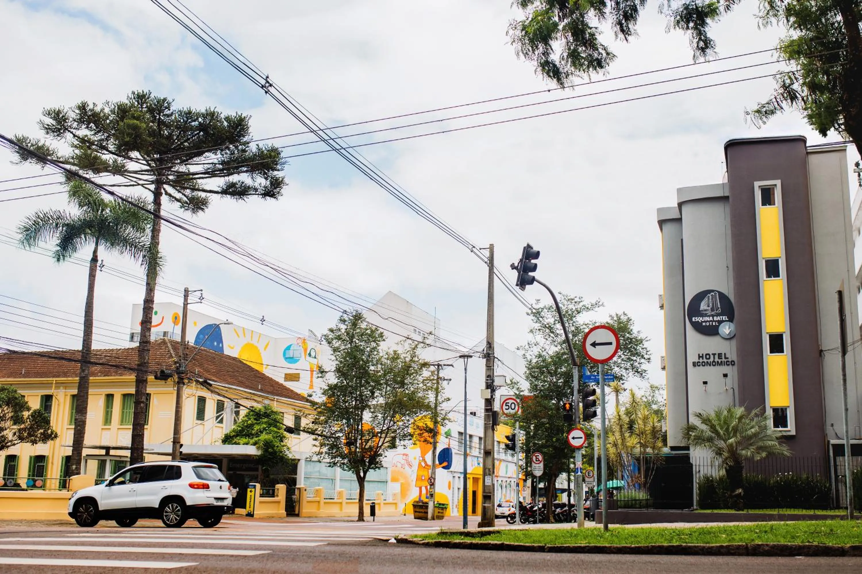 Esquina Batel - Hotel Econômico