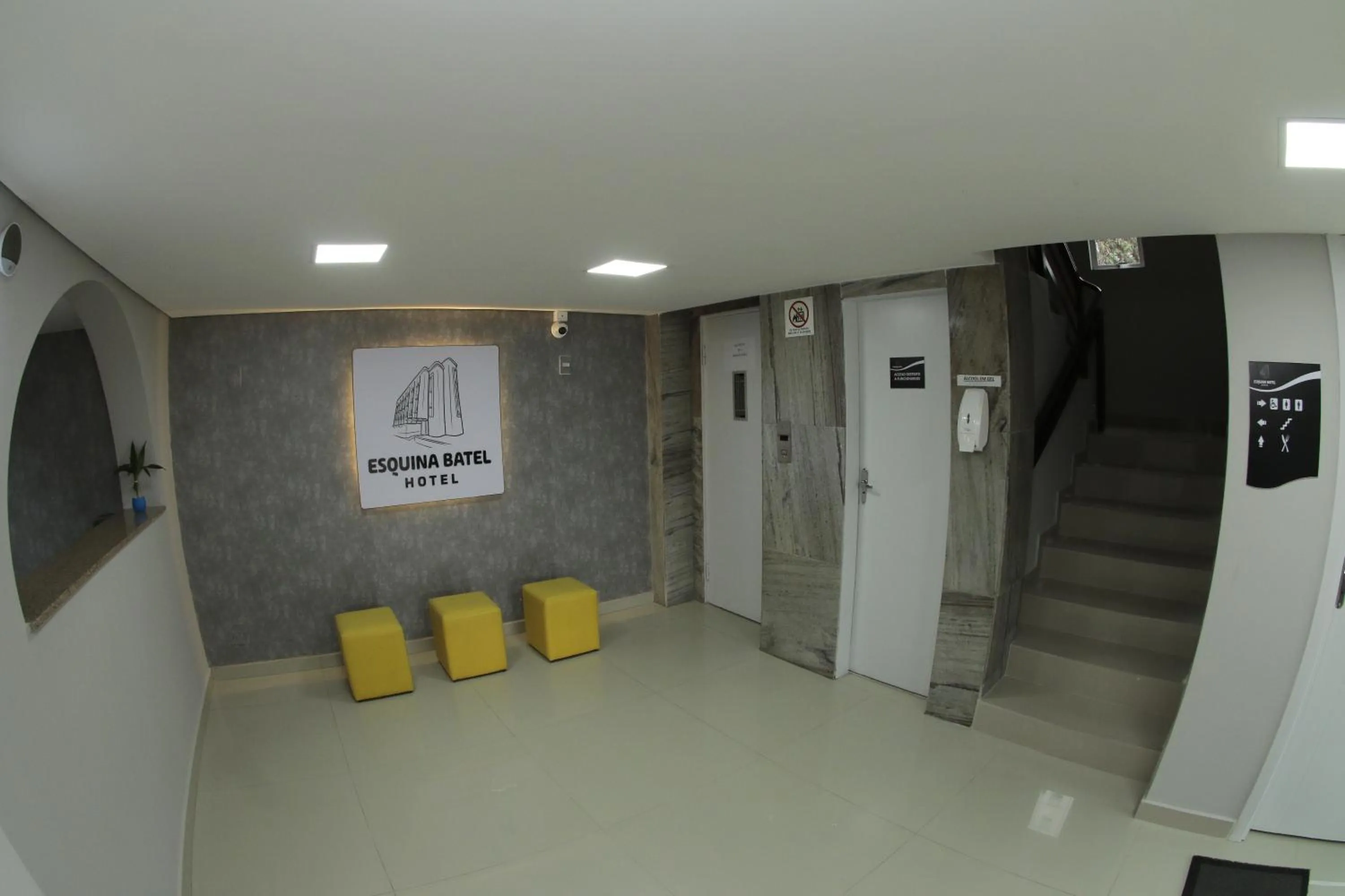Lobby or reception in Esquina Batel - Hotel Econômico