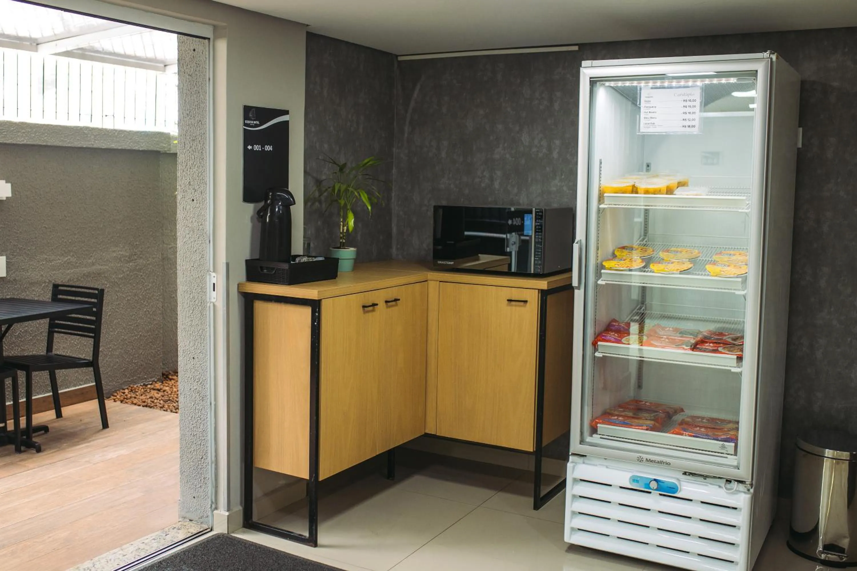 Esquina Batel - Hotel Econômico