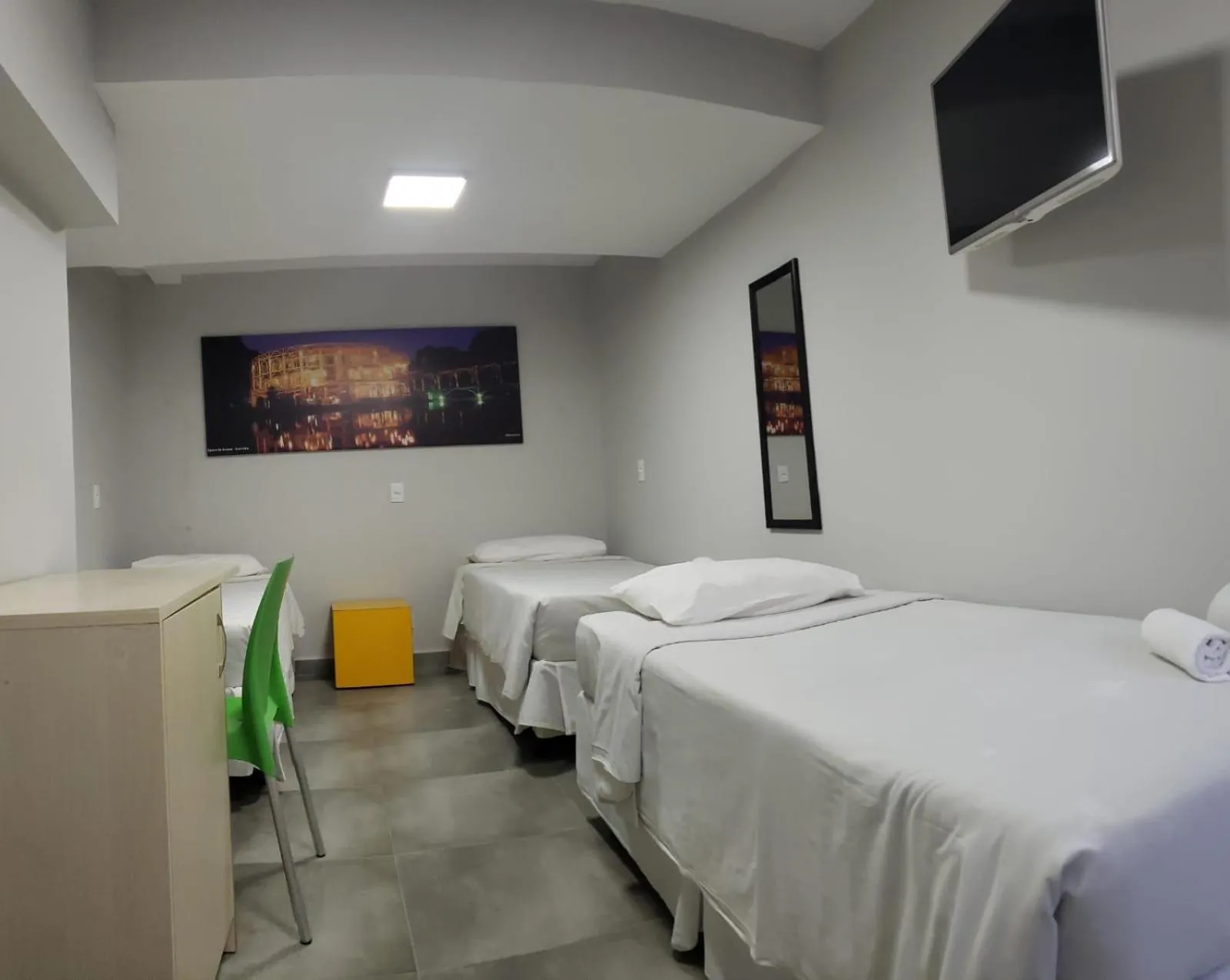 Photo of the whole room, Bed in Esquina Batel - Hotel Econômico