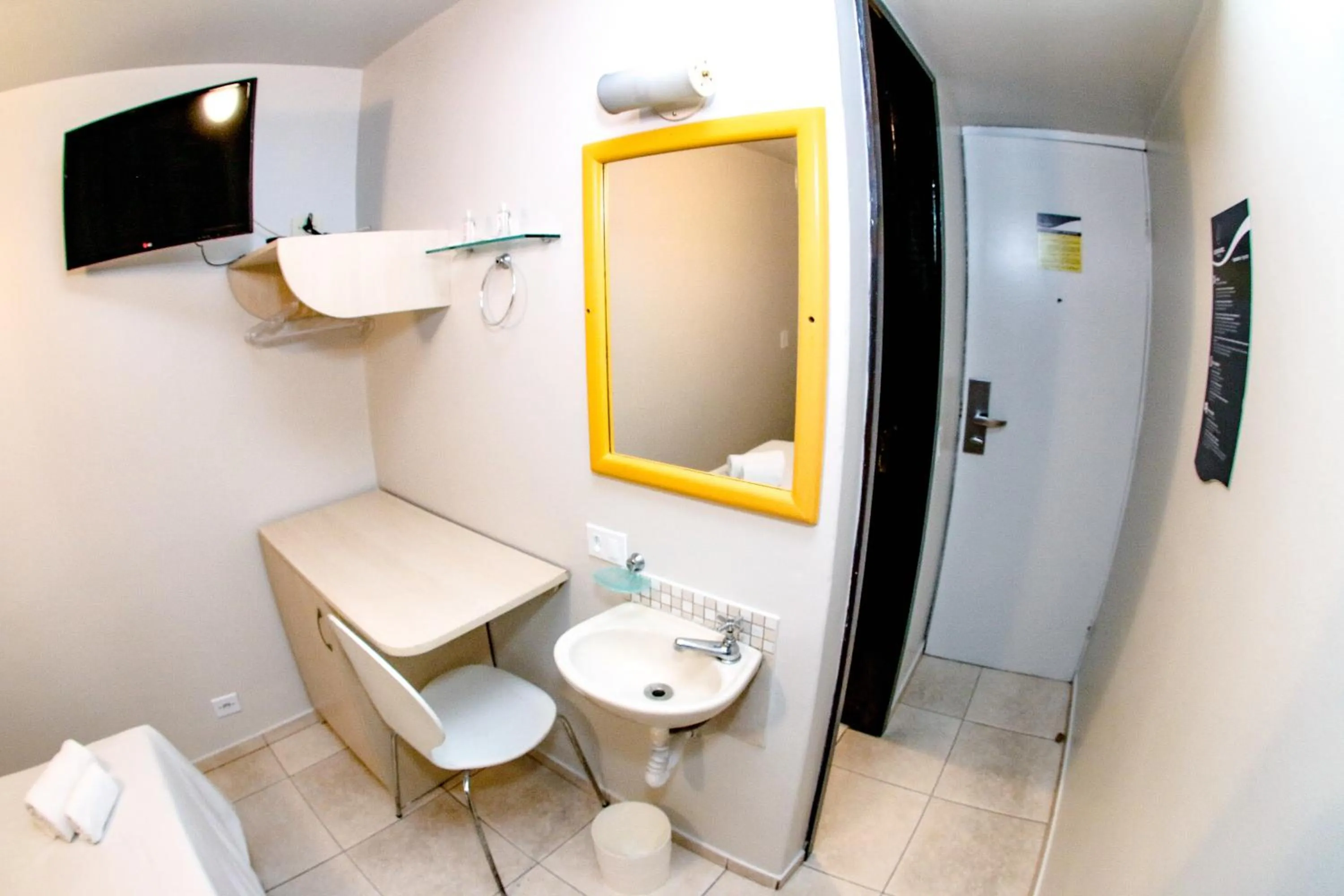 Bedroom in Esquina Batel - Hotel Econômico