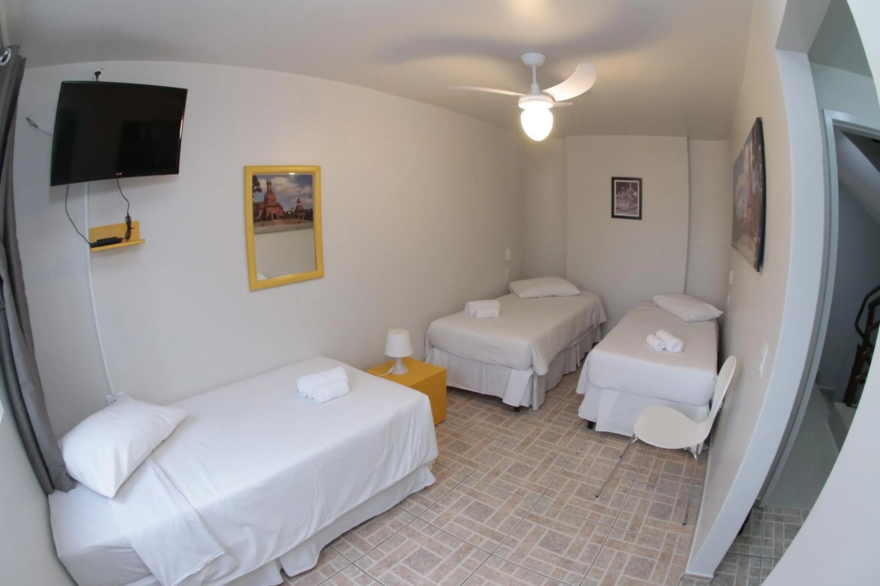 Photo of the whole room, Bed in Esquina Batel - Hotel Econômico