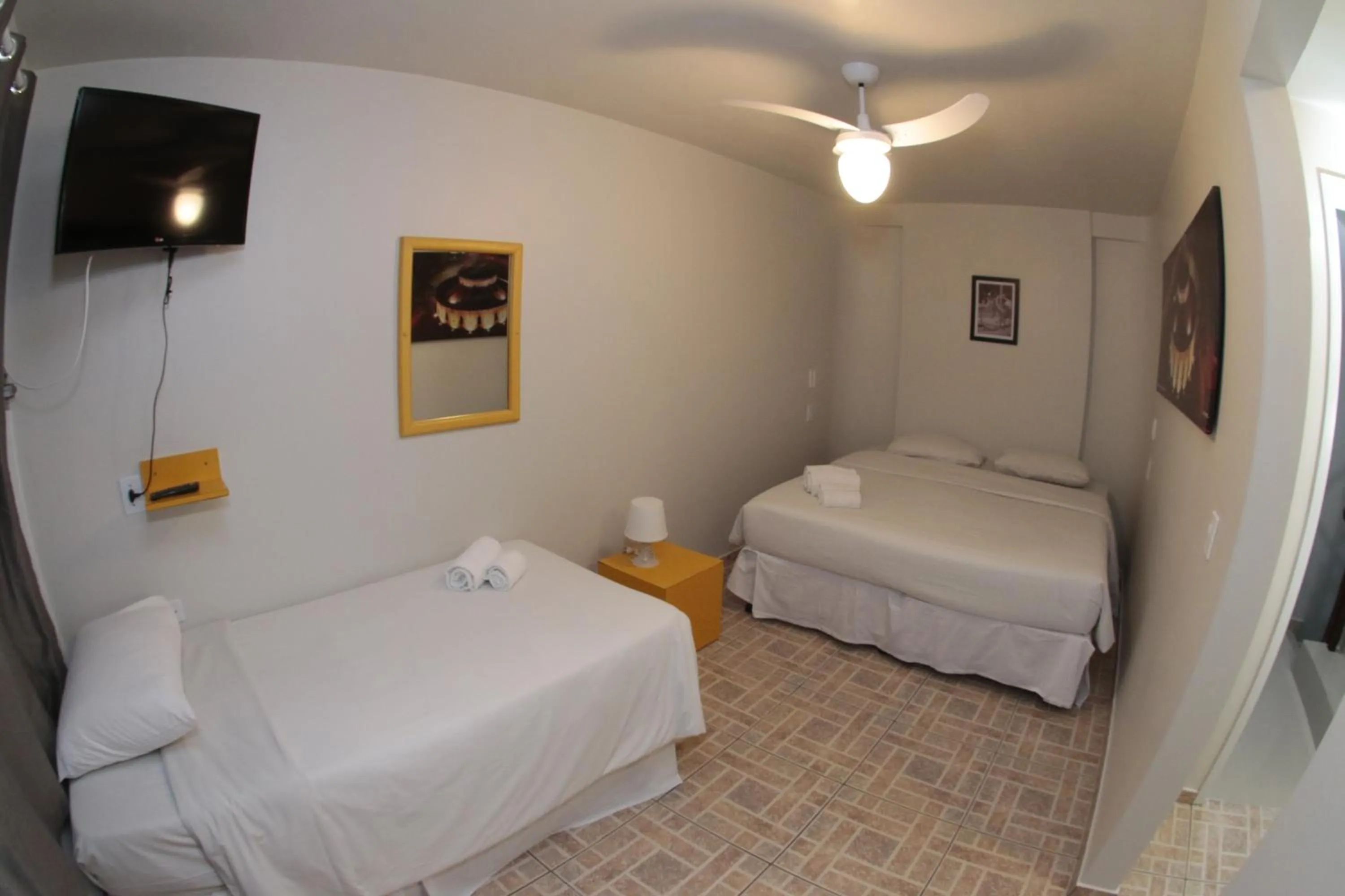 Photo of the whole room, Bed in Esquina Batel - Hotel Econômico