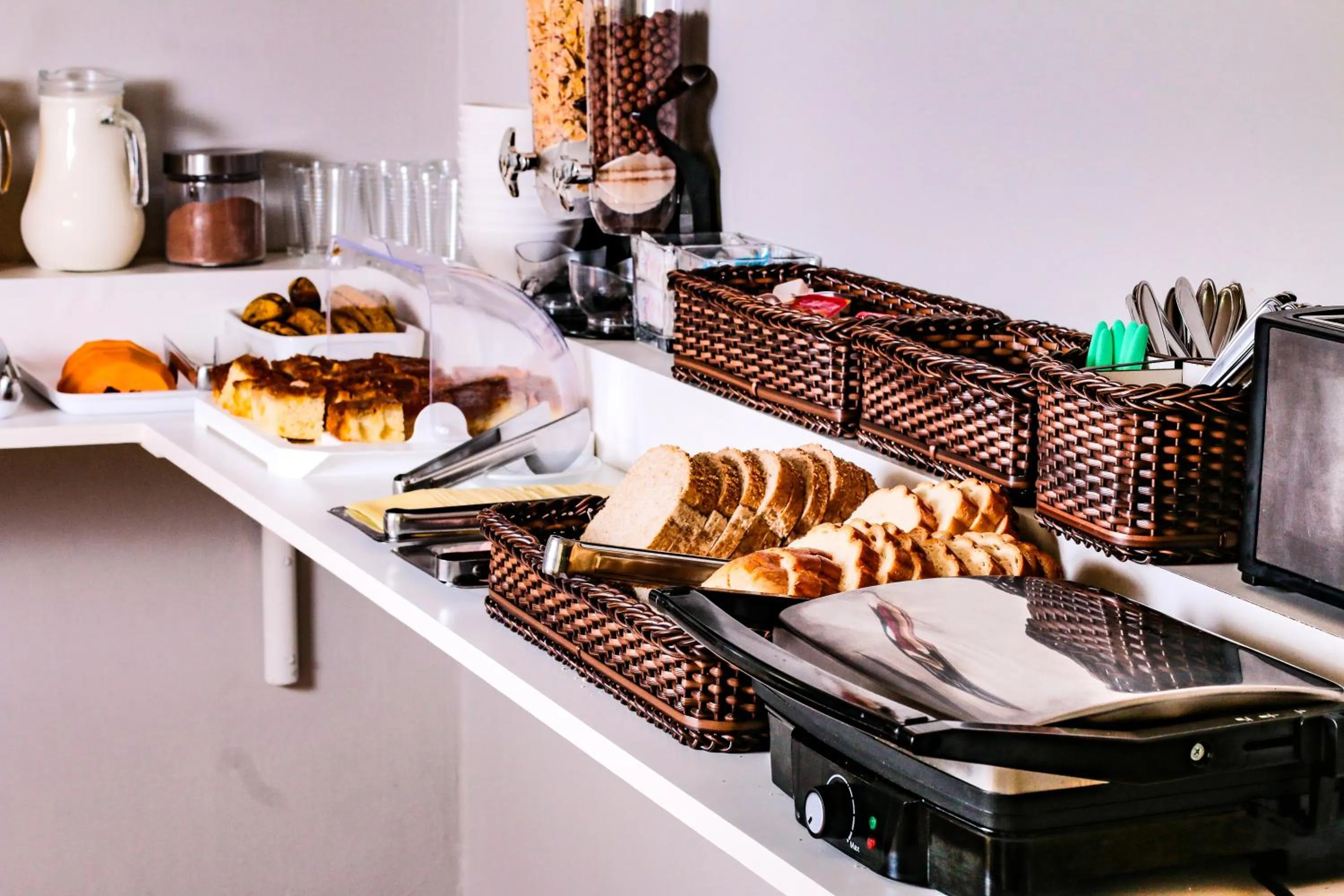 Breakfast in Esquina Batel - Hotel Econômico