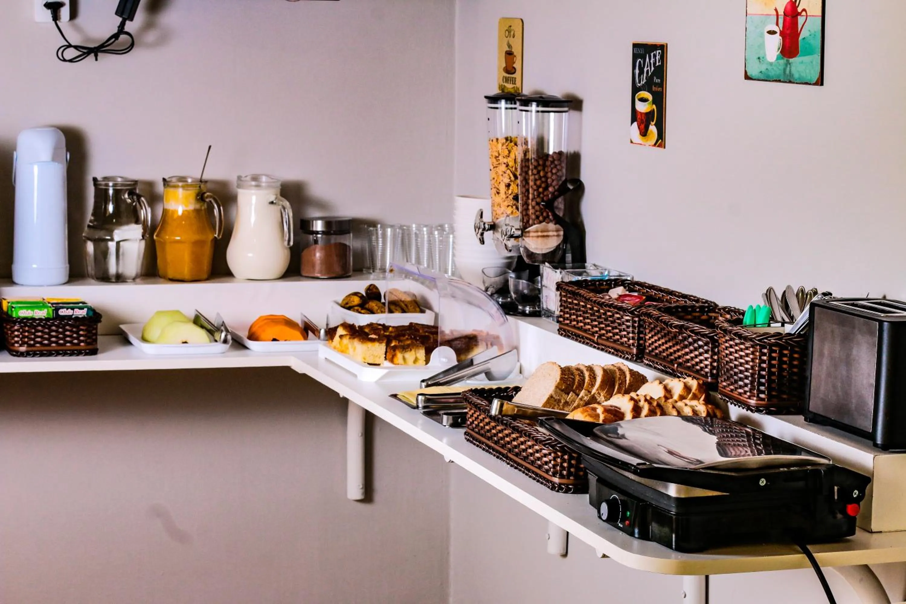 Breakfast in Esquina Batel - Hotel Econômico