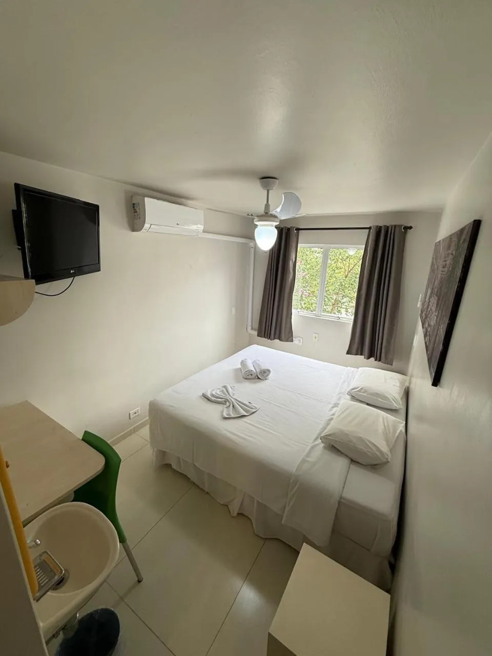 Bedroom, Bed in Esquina Batel - Hotel Econômico