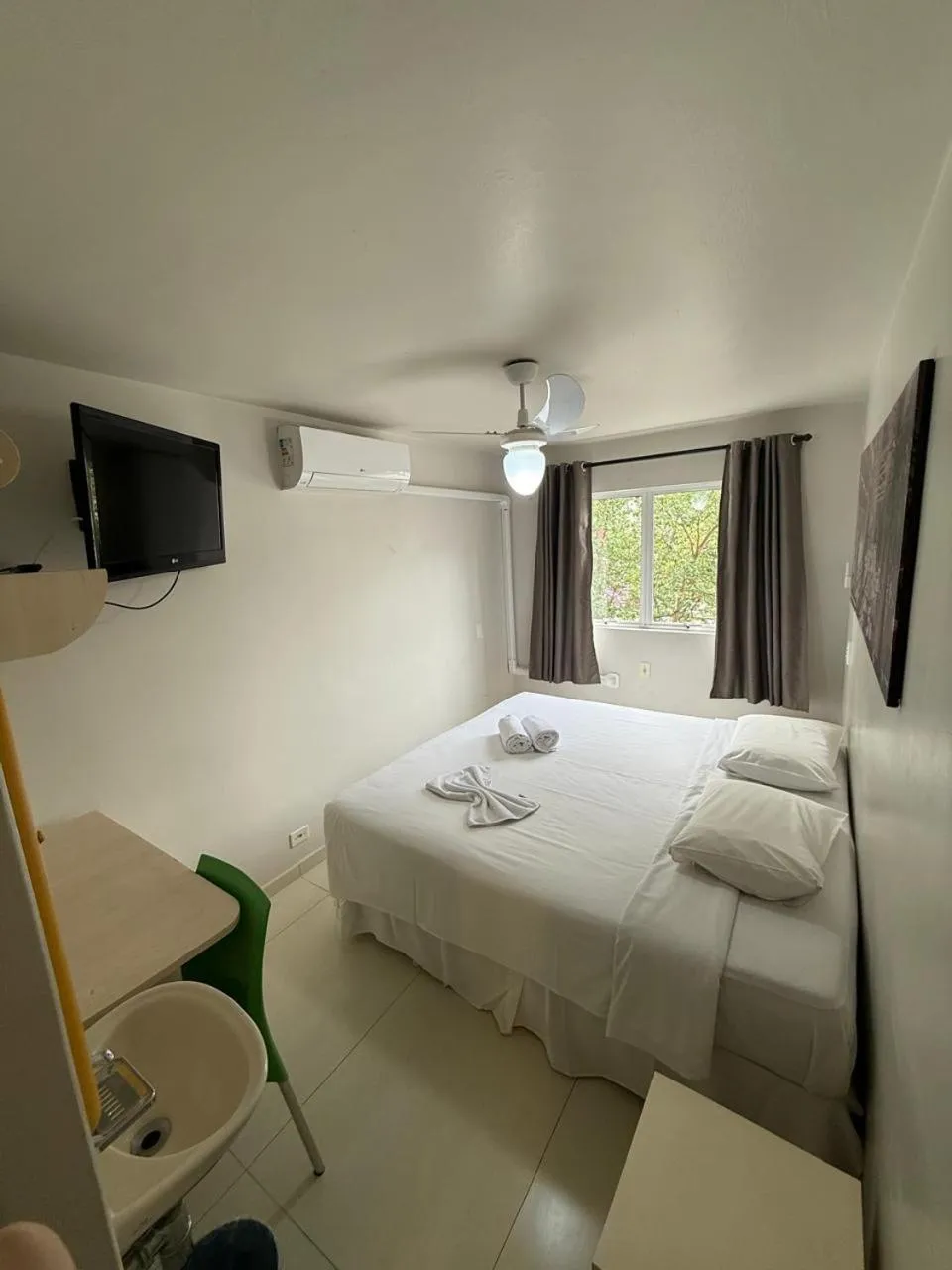 Bedroom, Bed in Esquina Batel - Hotel Econômico