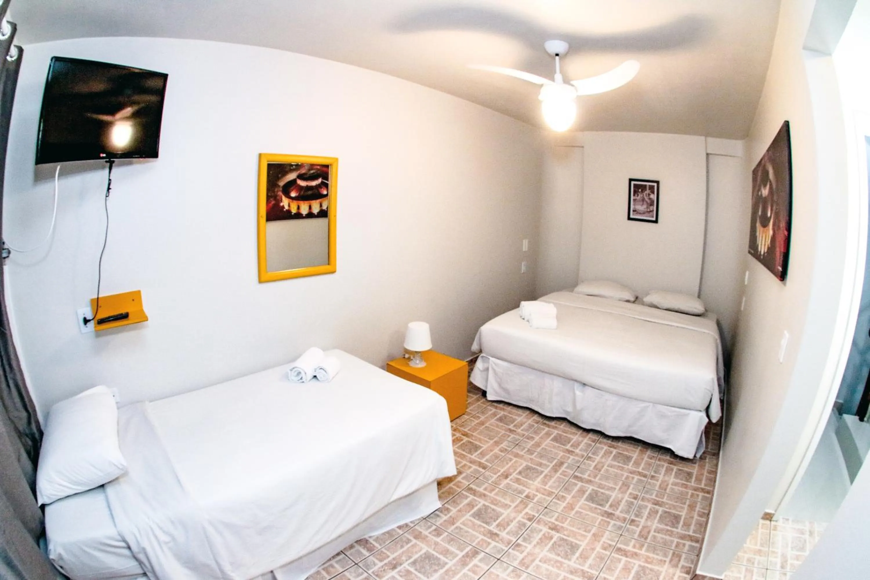 Photo of the whole room, Bed in Esquina Batel - Hotel Econômico